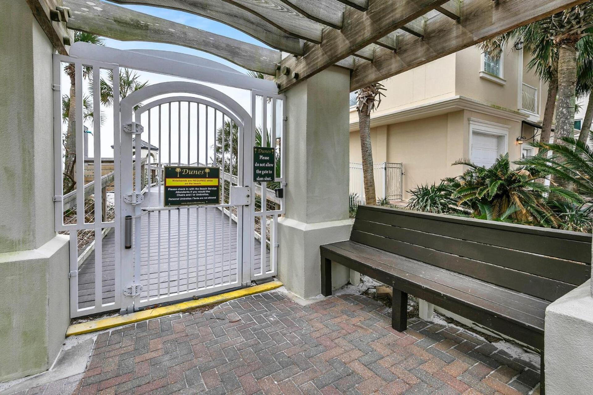The Spyglass A 5 Bed 3 Bath House That Sleeps 14 And Just 67 Steps From The Holiday home *