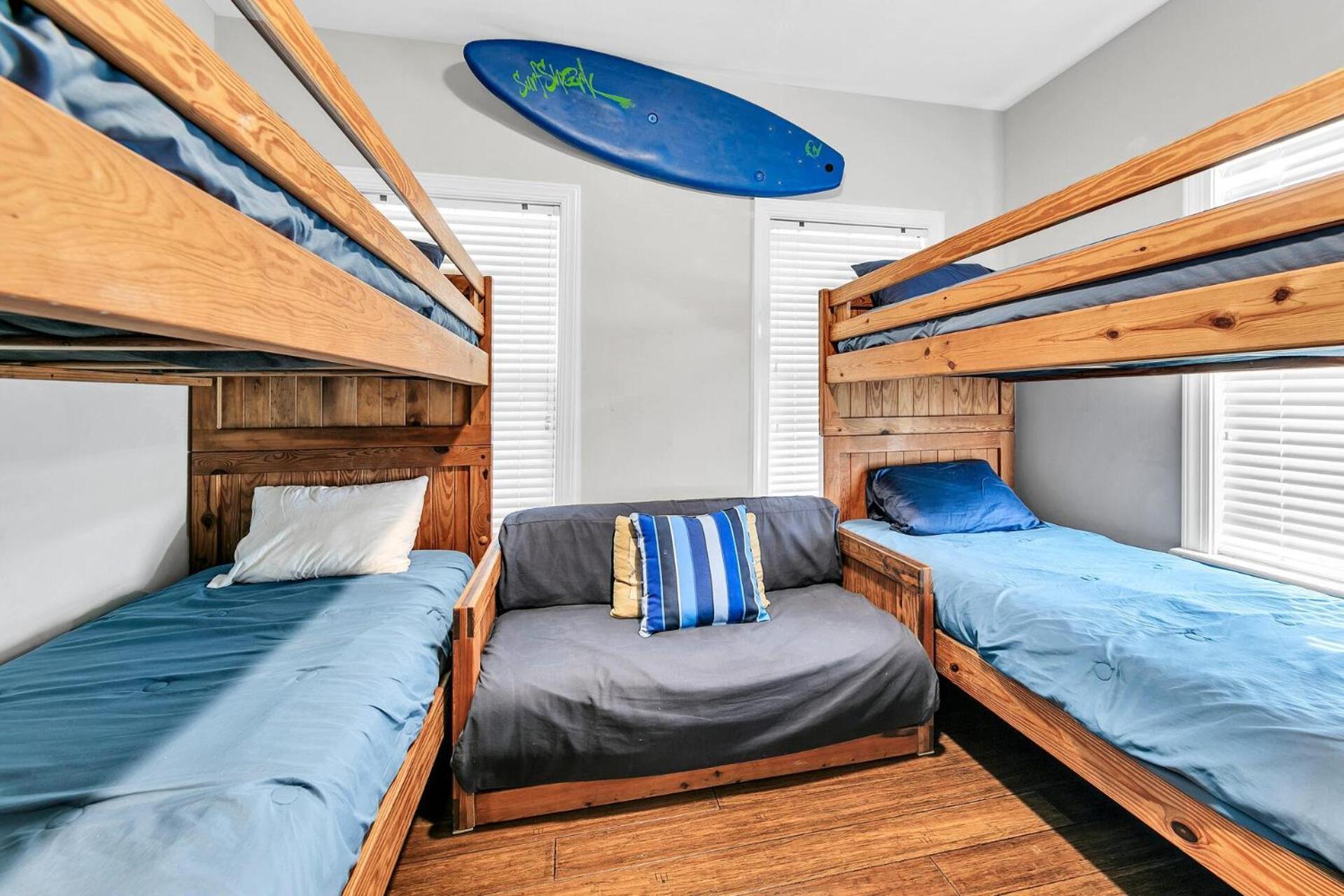 The Spyglass A 5 Bed 3 Bath House That Sleeps 14 And Just 67 Steps From The