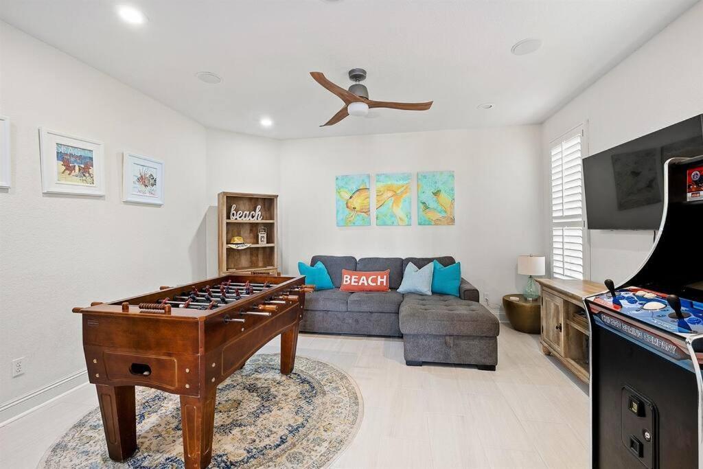Gulf Views 6 Bedroom Elevator Community Pool Holiday home