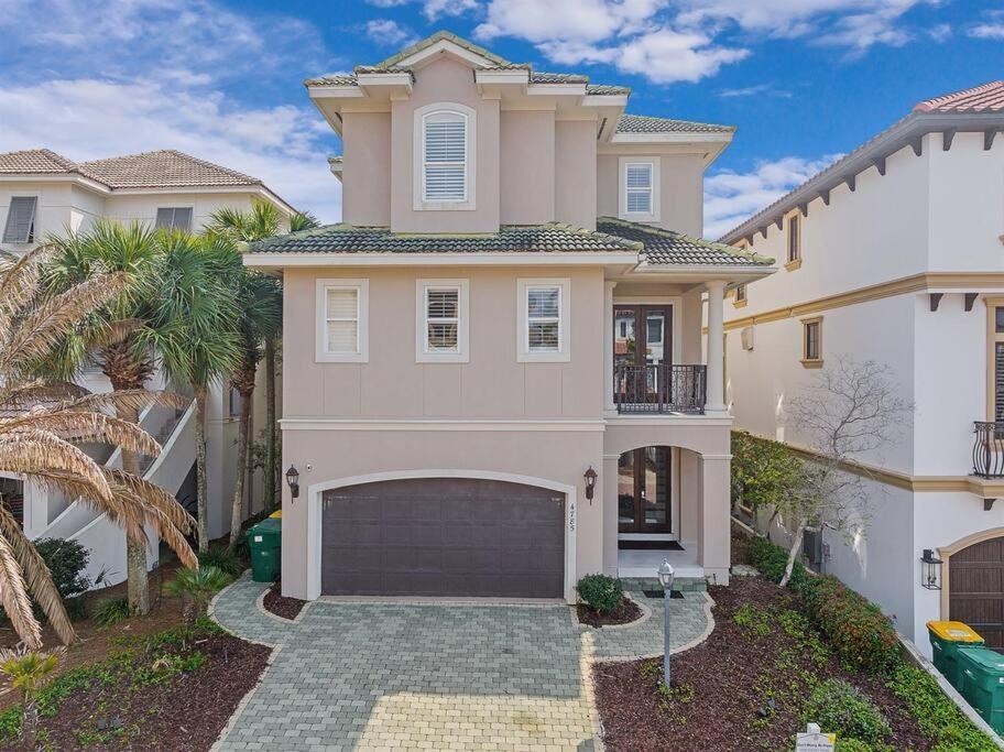 Gulf Views 6 Bedroom Elevator Community Pool Holiday home *