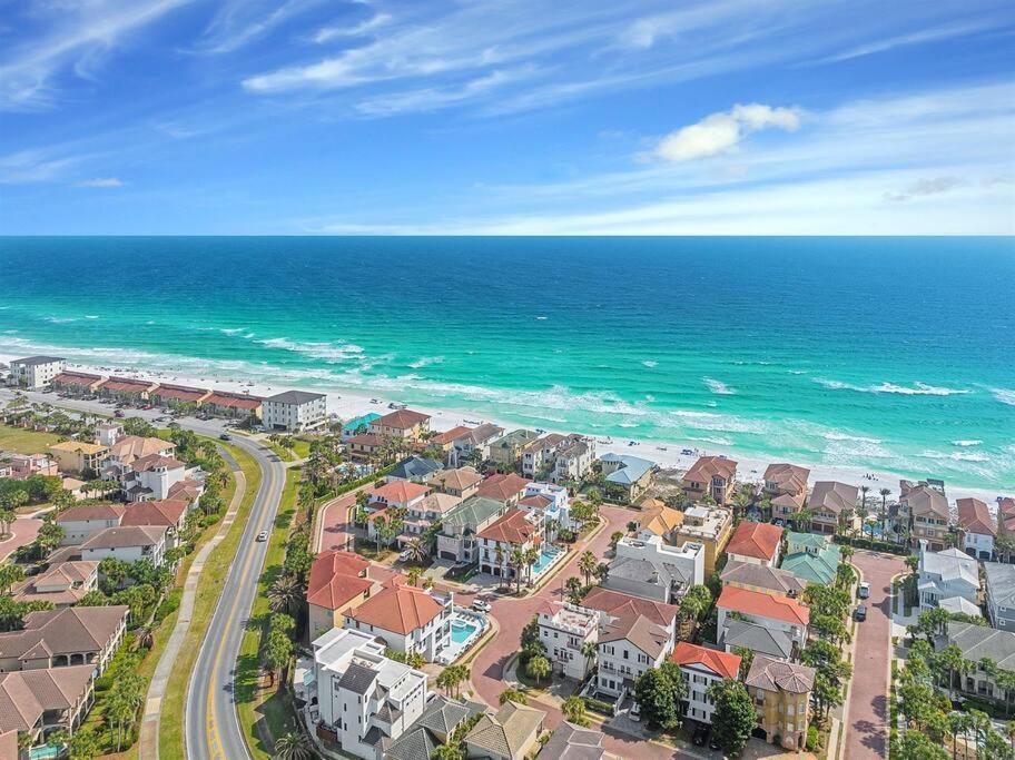 Gulf Views 6 Bedroom Elevator Community Pool Holiday home