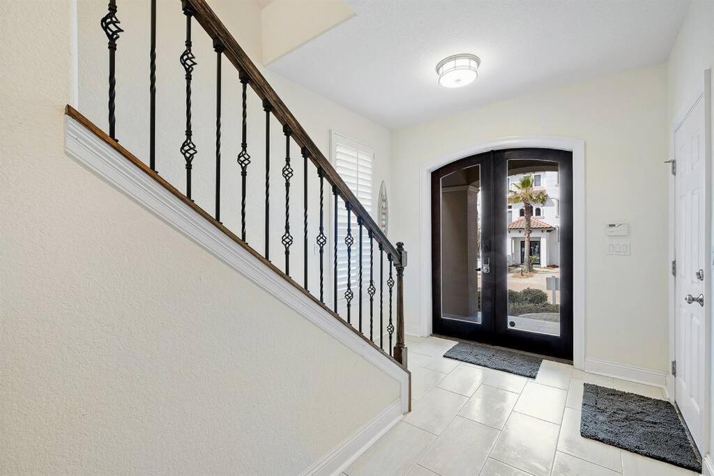 Gulf Views 6 Bedroom Elevator Community Pool