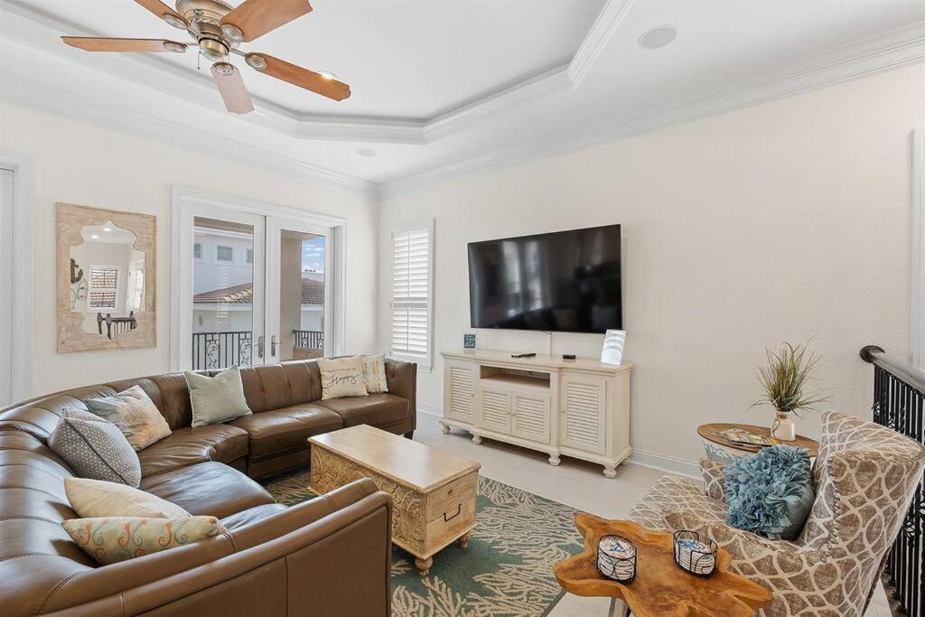 Gulf Views 6 Bedroom Elevator Community Pool Holiday home