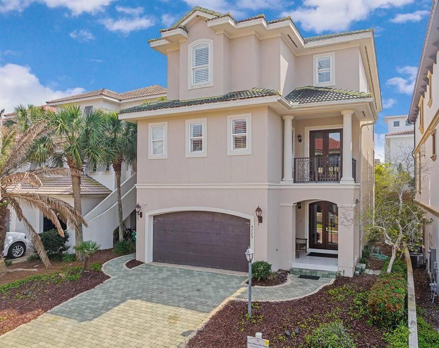 Gulf Views 6 Bedroom Elevator Community Pool