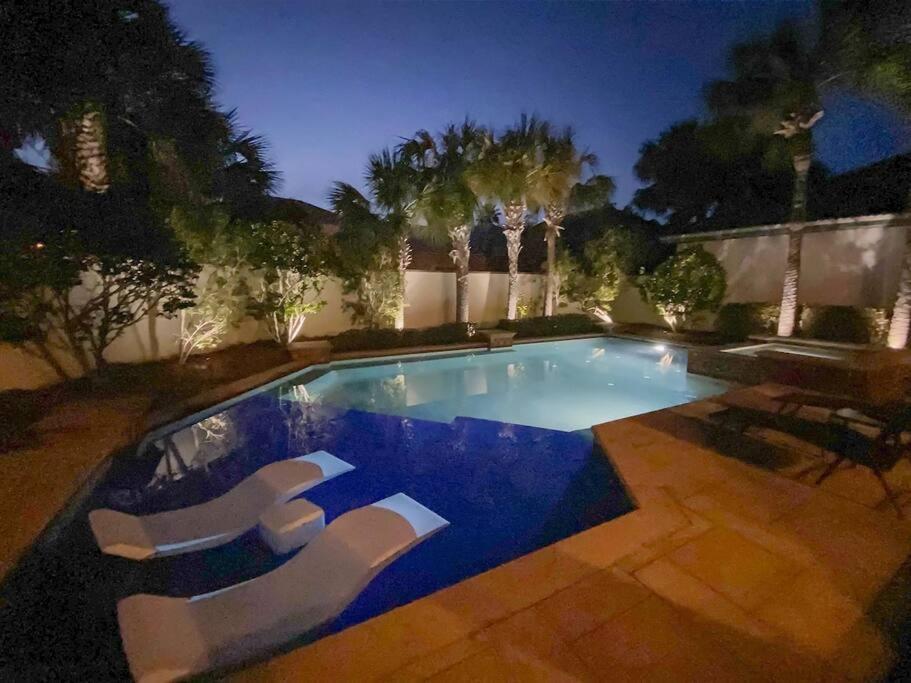 Seas The Day Destiny East Neighborhood Private Holiday home