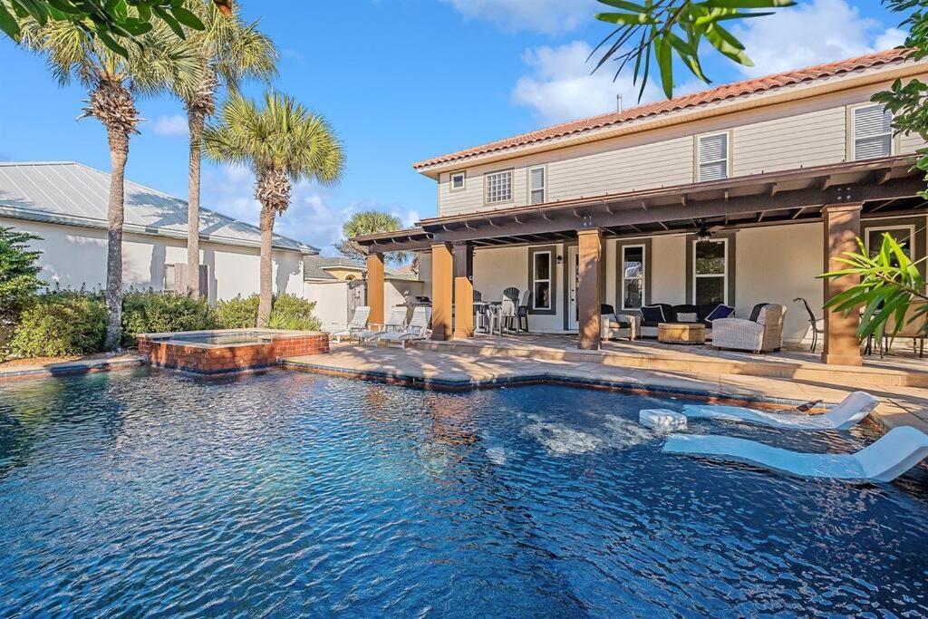 Seas The Day Destiny East Neighborhood Private Holiday home