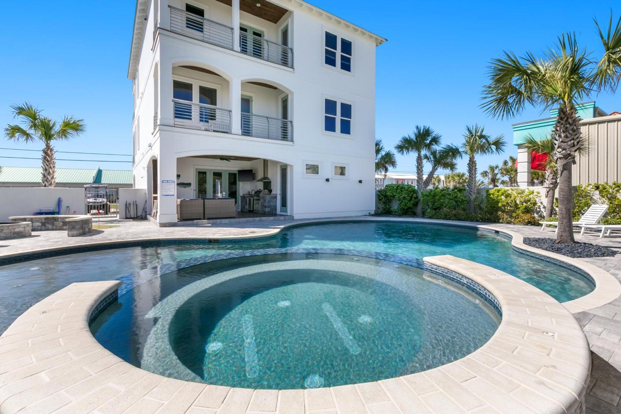 Holiday home Blue Whale Your Luxury Beach Escape *