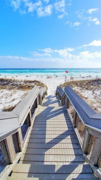 Pool View At Palms Of Apartment Destin