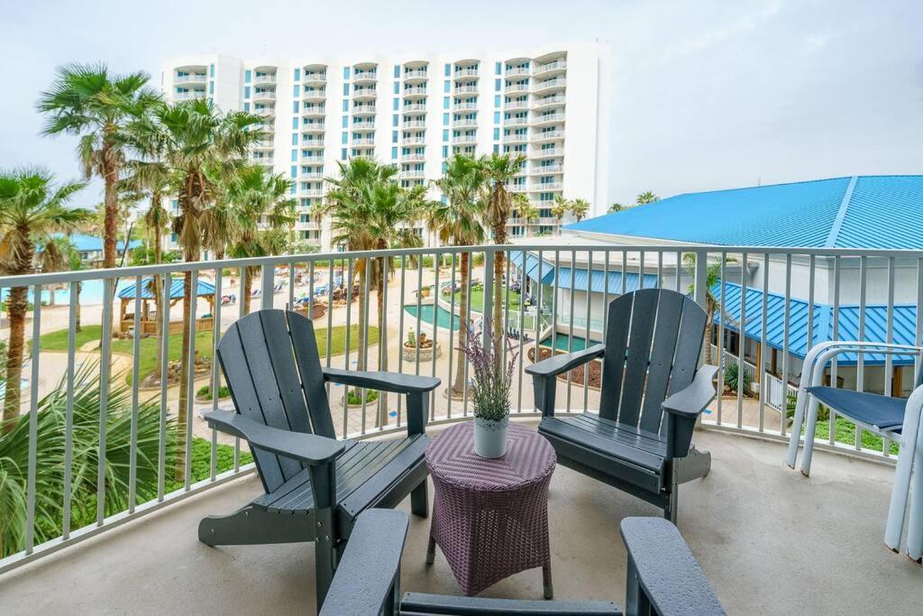 Pool View At Palms Of Apartment