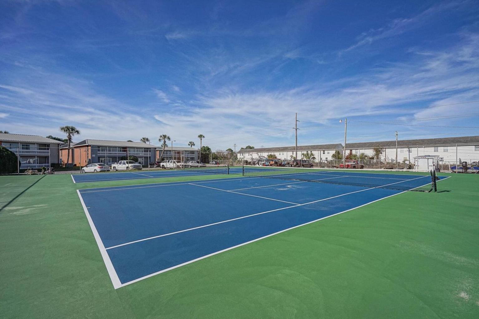 Coastal Hideaway-pet Friendly-pool-tennis-near Shops!