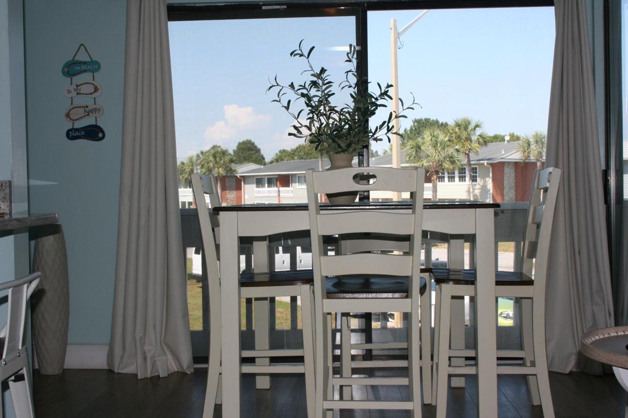 Coastal Hideaway-pet Friendly-pool-tennis-near Shops! Apartment *