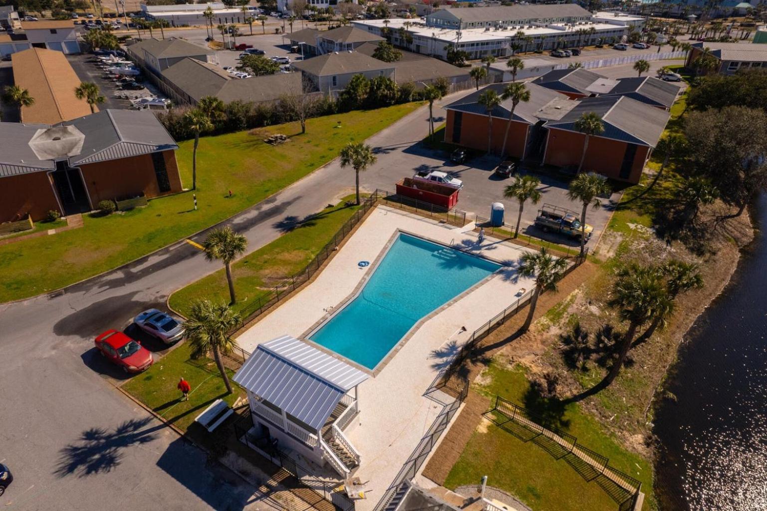 Apartment Coastal Hideaway-pet Friendly-pool-tennis-near Shops!