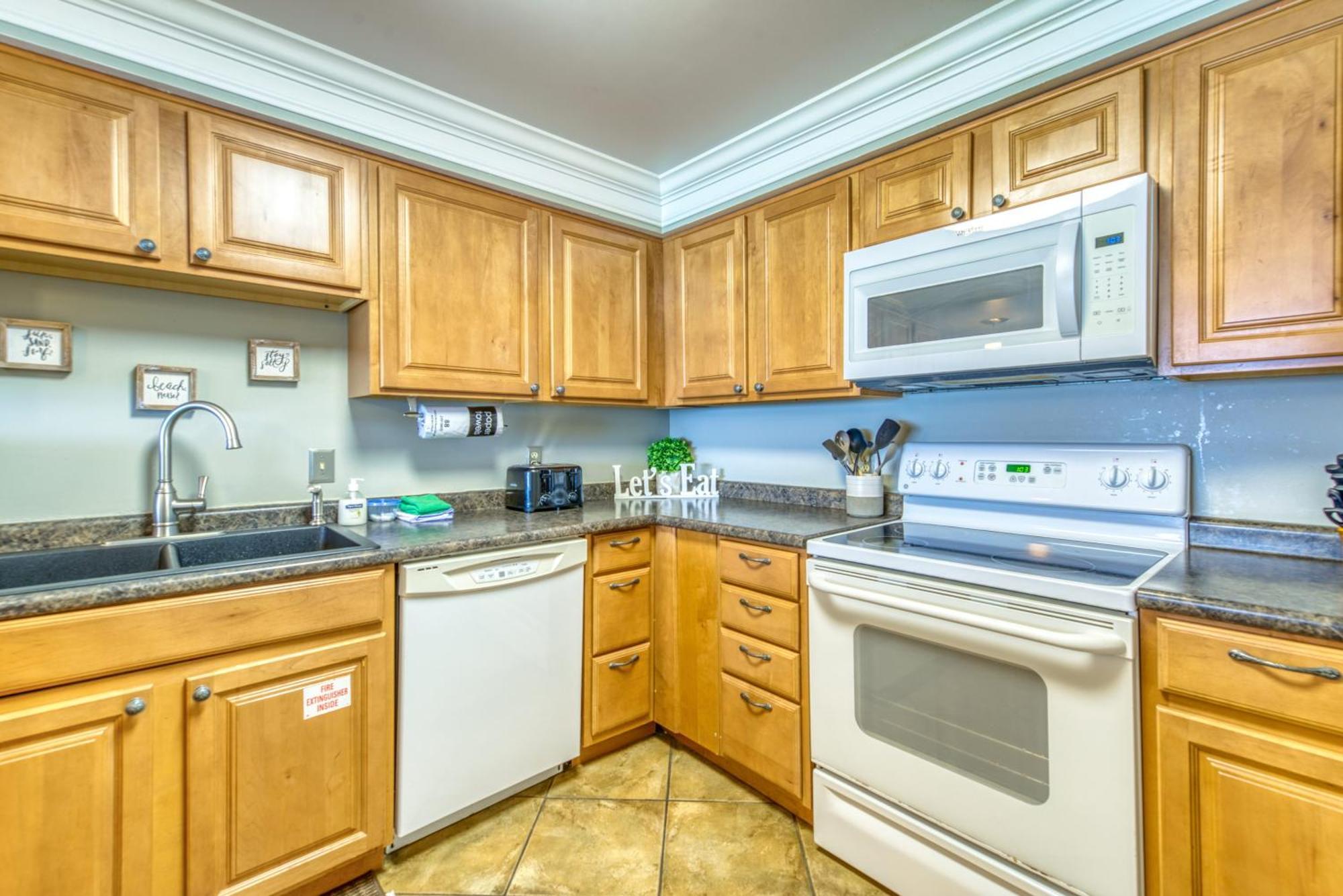 Apartment House D602 - Beachfront With Pool, Wifi, & Service Destin
