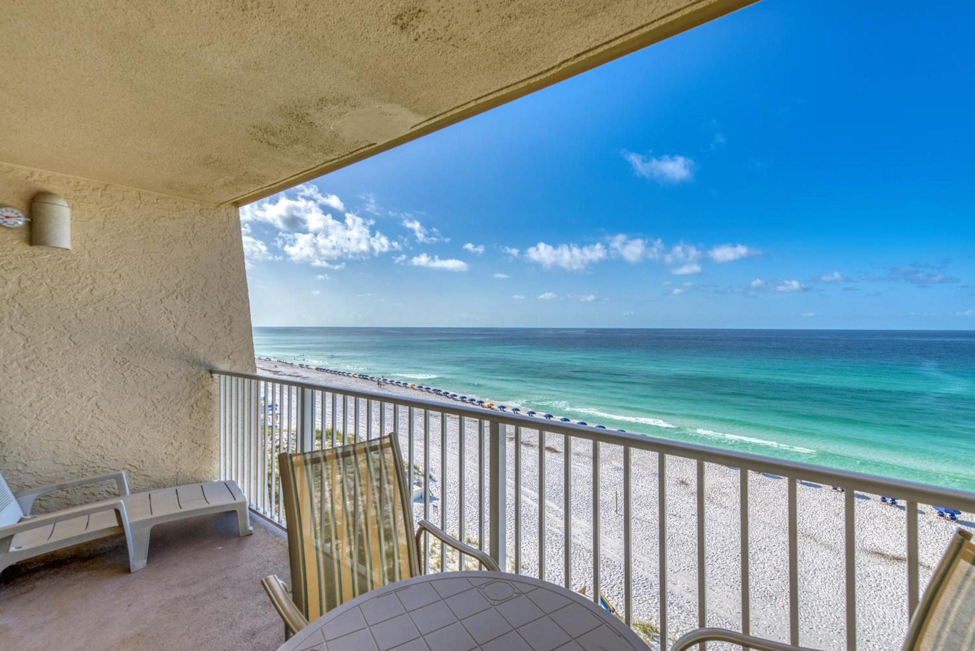 Apartment House D602 - Beachfront With Pool, Wifi, & Service