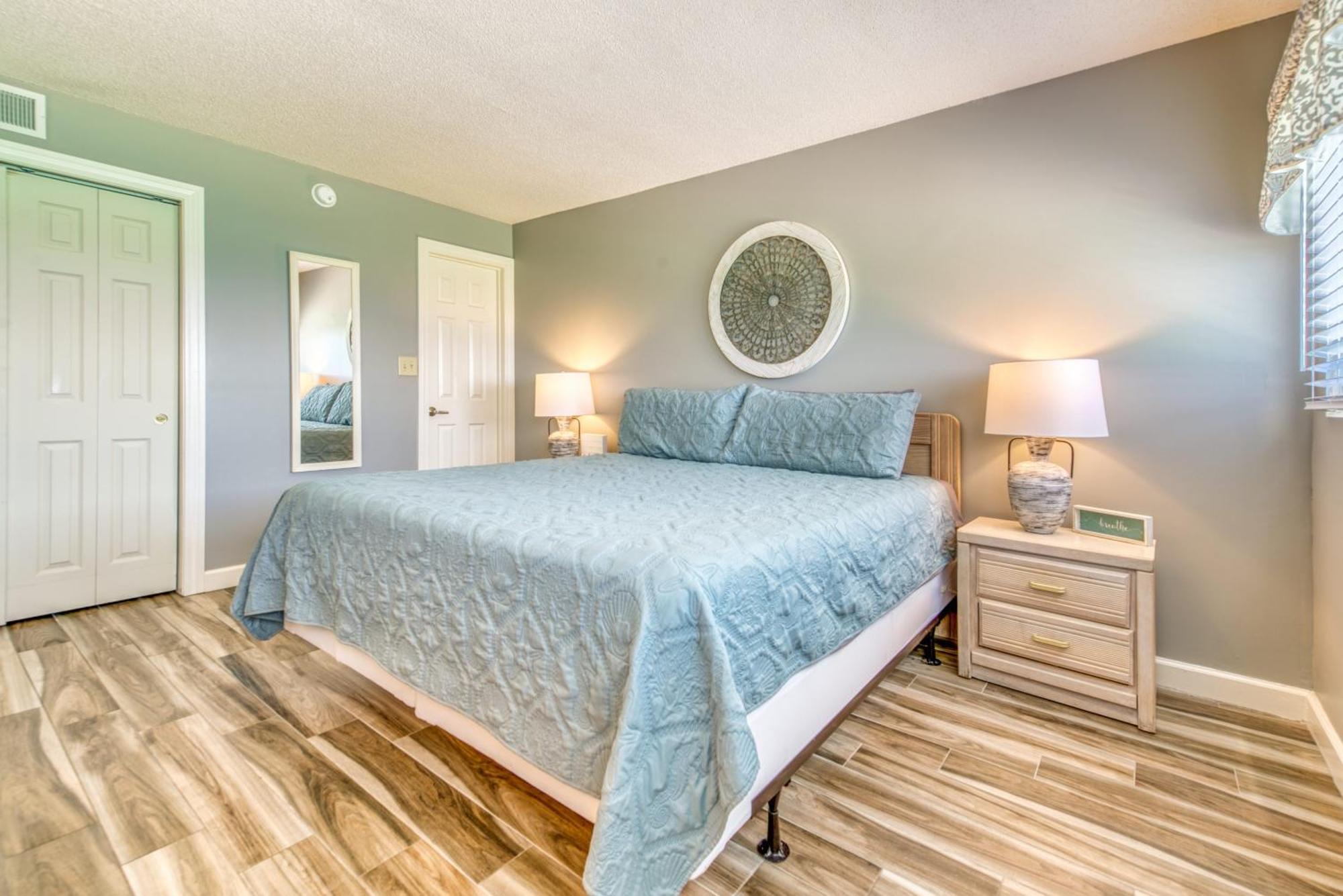 Apartment House D602 - Beachfront With Pool, Wifi, & Service