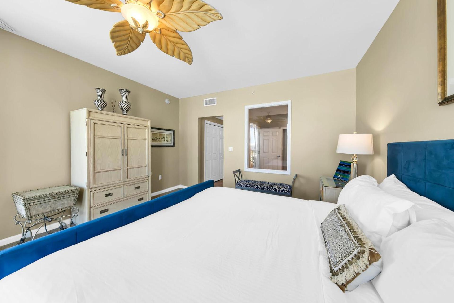 Holiday home Beautiful Spacious Penthouse 2 Story Front Sleeps 12!
