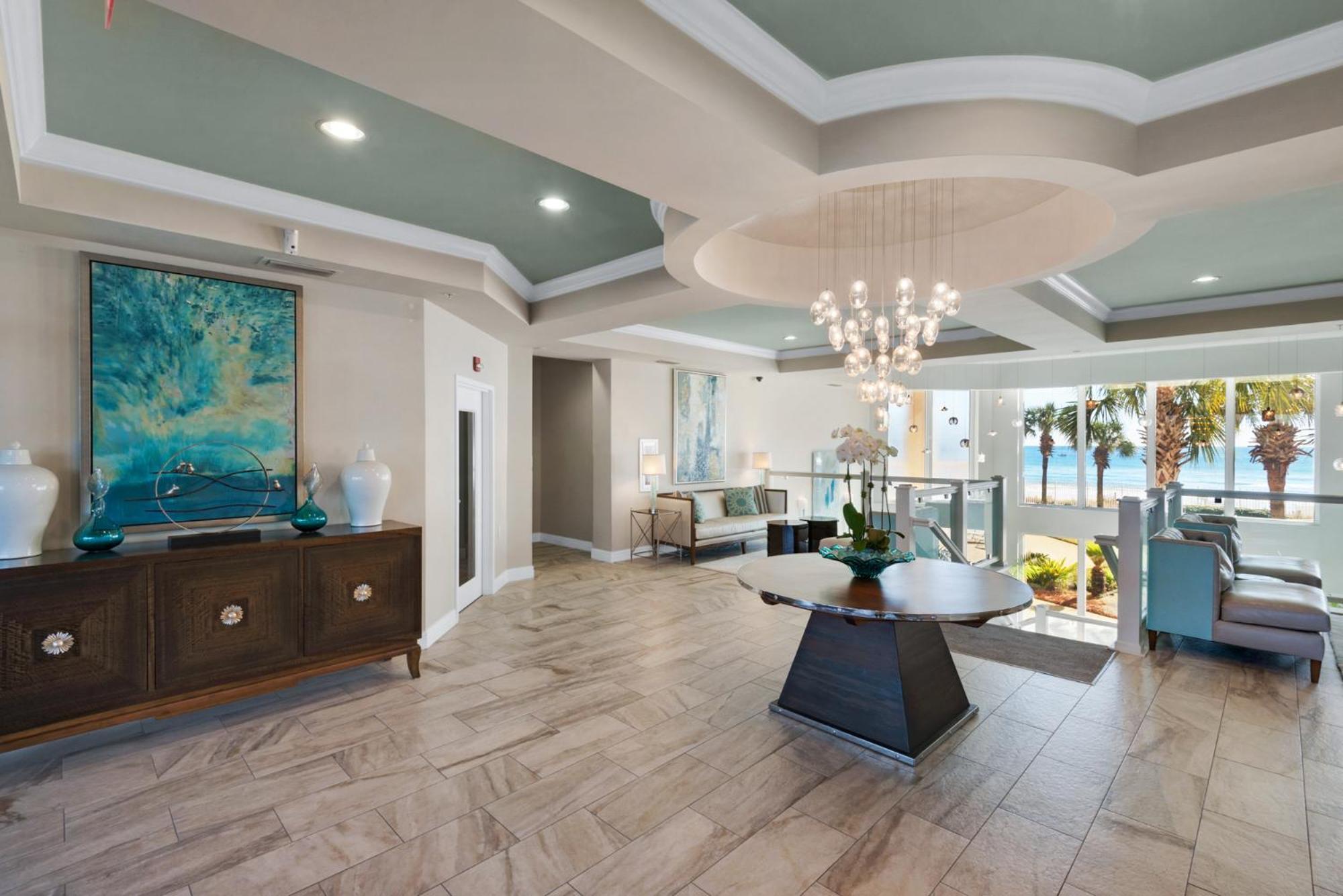 Beautiful Spacious Penthouse 2 Story Front Sleeps 12! Holiday home Destin