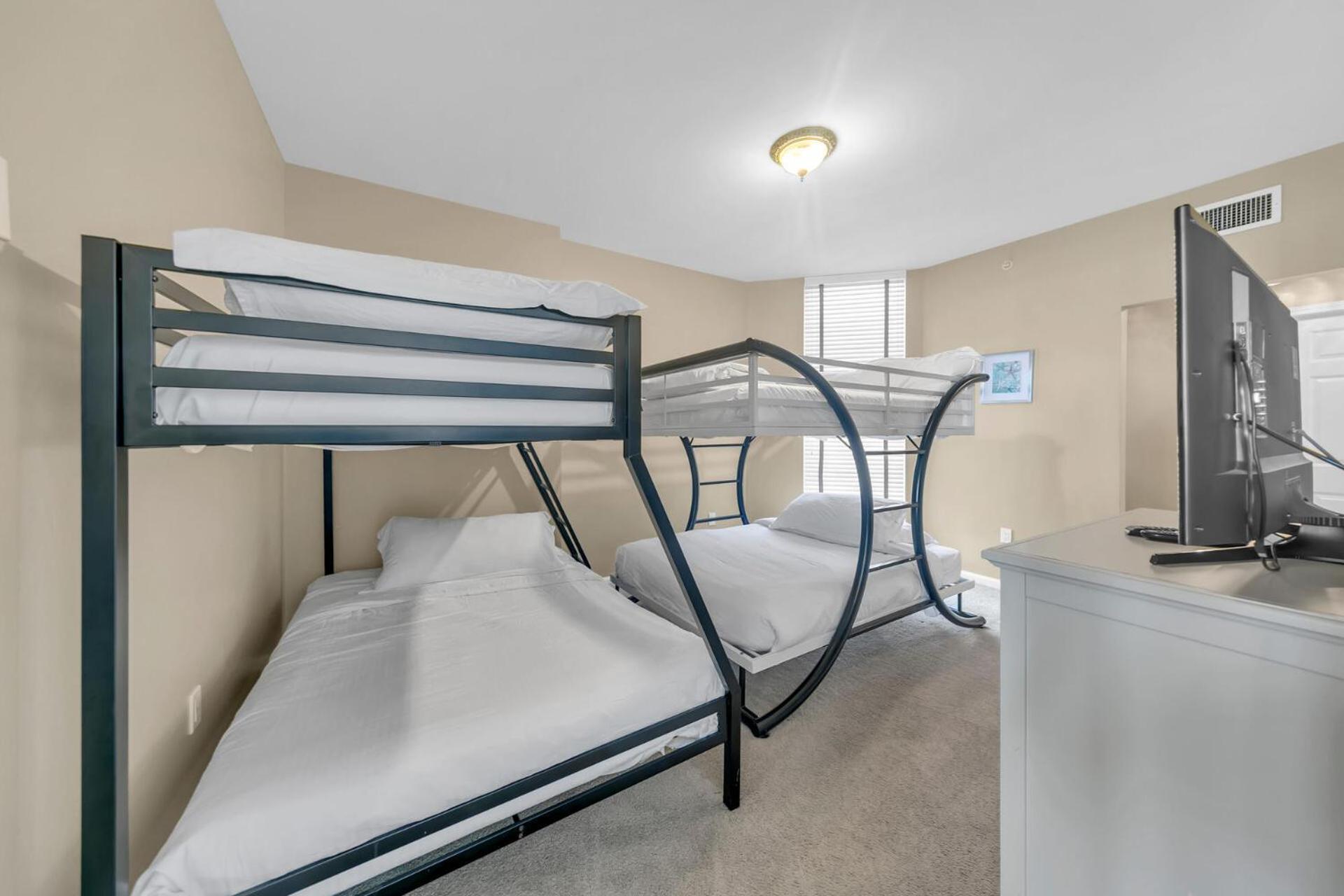Holiday home Beautiful Spacious Penthouse 2 Story Front Sleeps 12! *