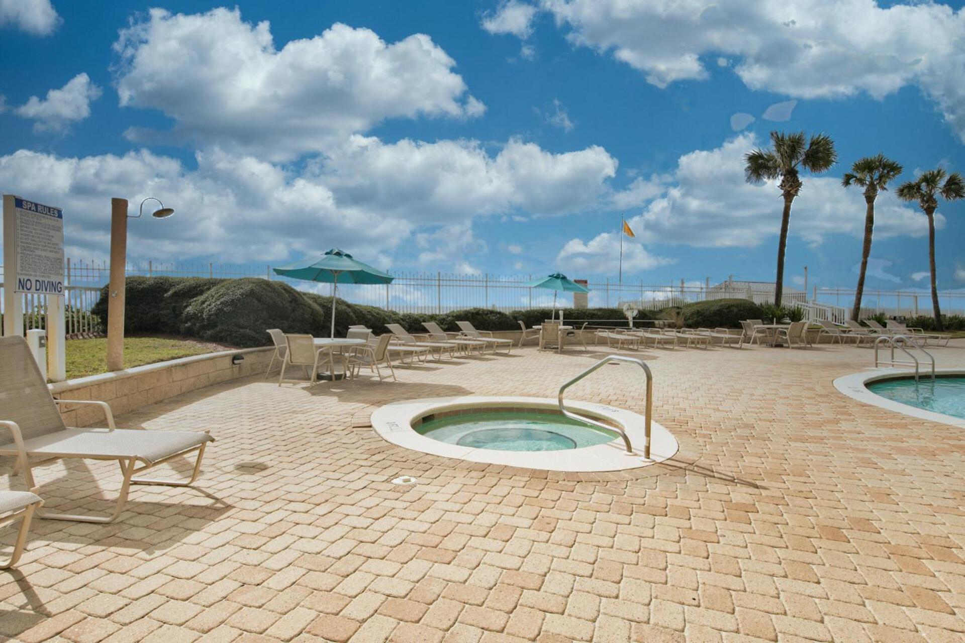 Holiday home Beautiful Spacious Penthouse 2 Story Front Sleeps 12!
