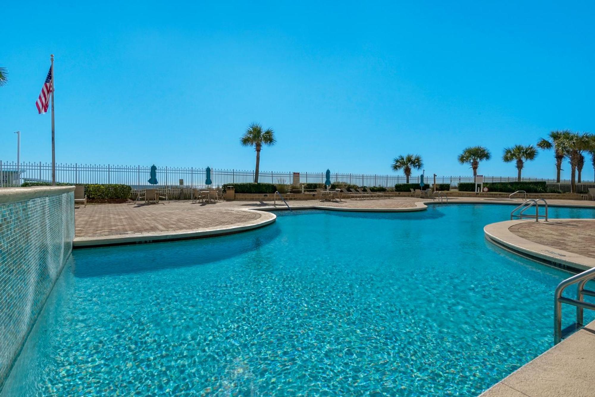 Beautiful Spacious Penthouse 2 Story Front Sleeps 12! Destin