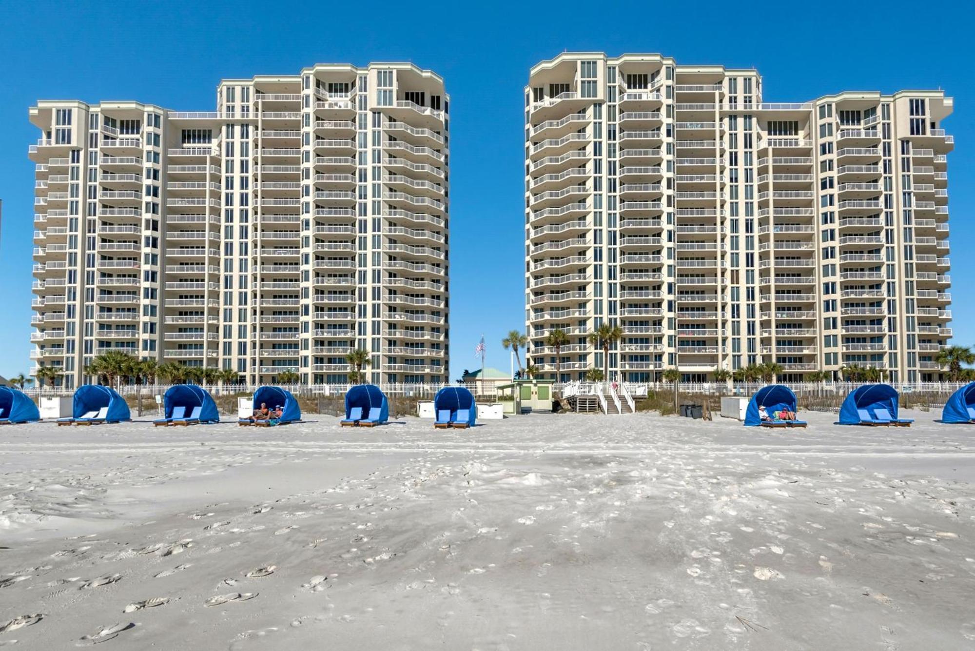 Beautiful Spacious Penthouse 2 Story Front Sleeps 12! Holiday home *