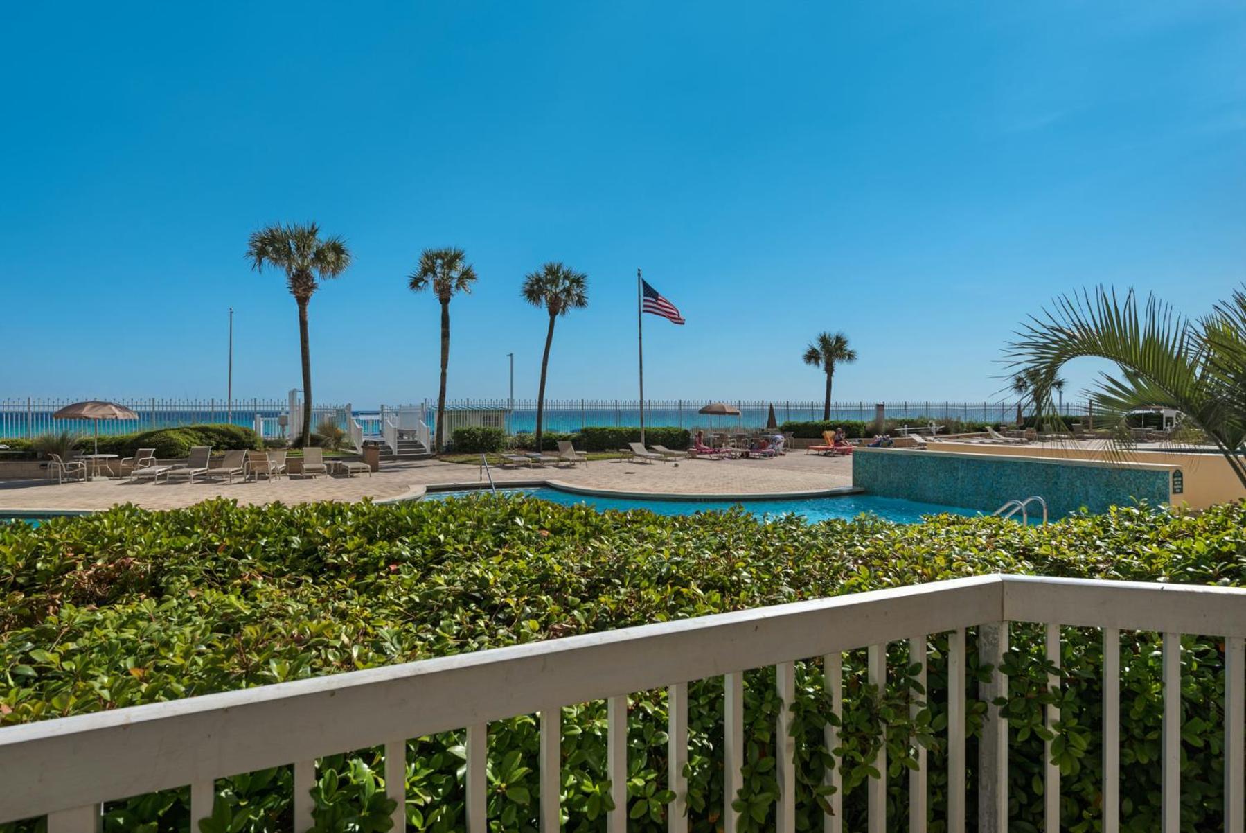 Holiday home Beautiful Spacious Penthouse 2 Story Front Sleeps 12! *