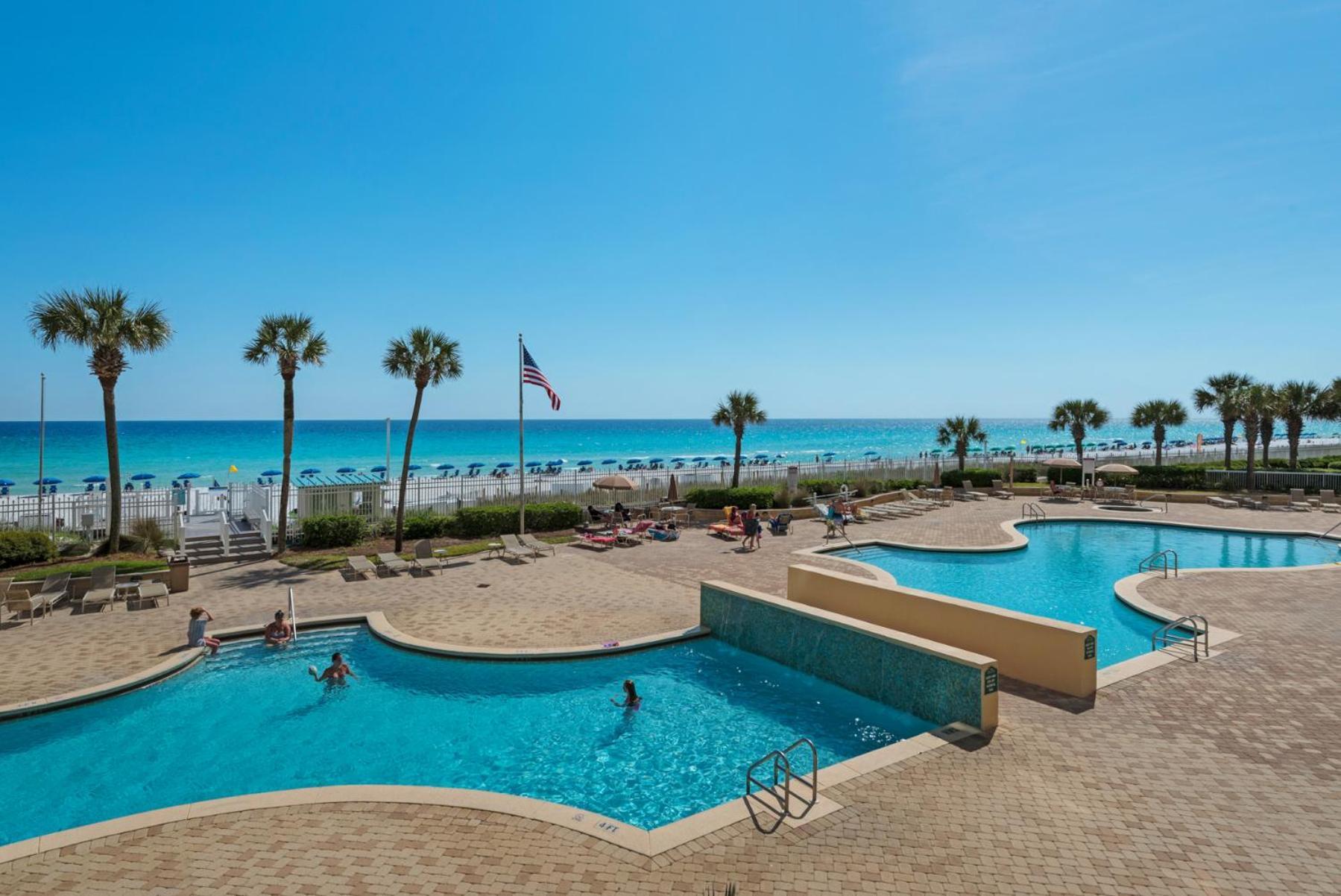 Beautiful Spacious Penthouse 2 Story Front Sleeps 12! Holiday home Destin