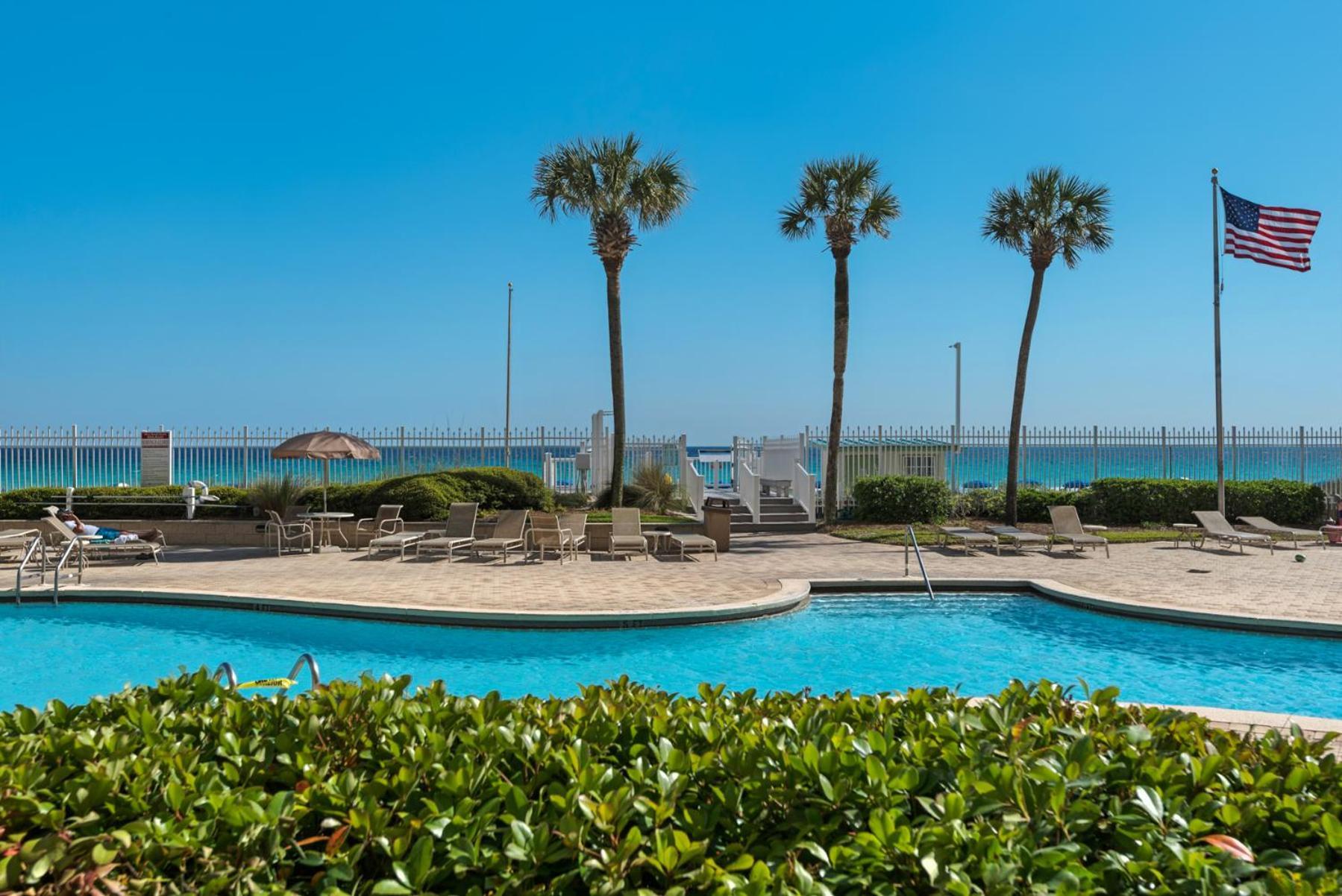 Beautiful Spacious Penthouse 2 Story Front Sleeps 12! *
