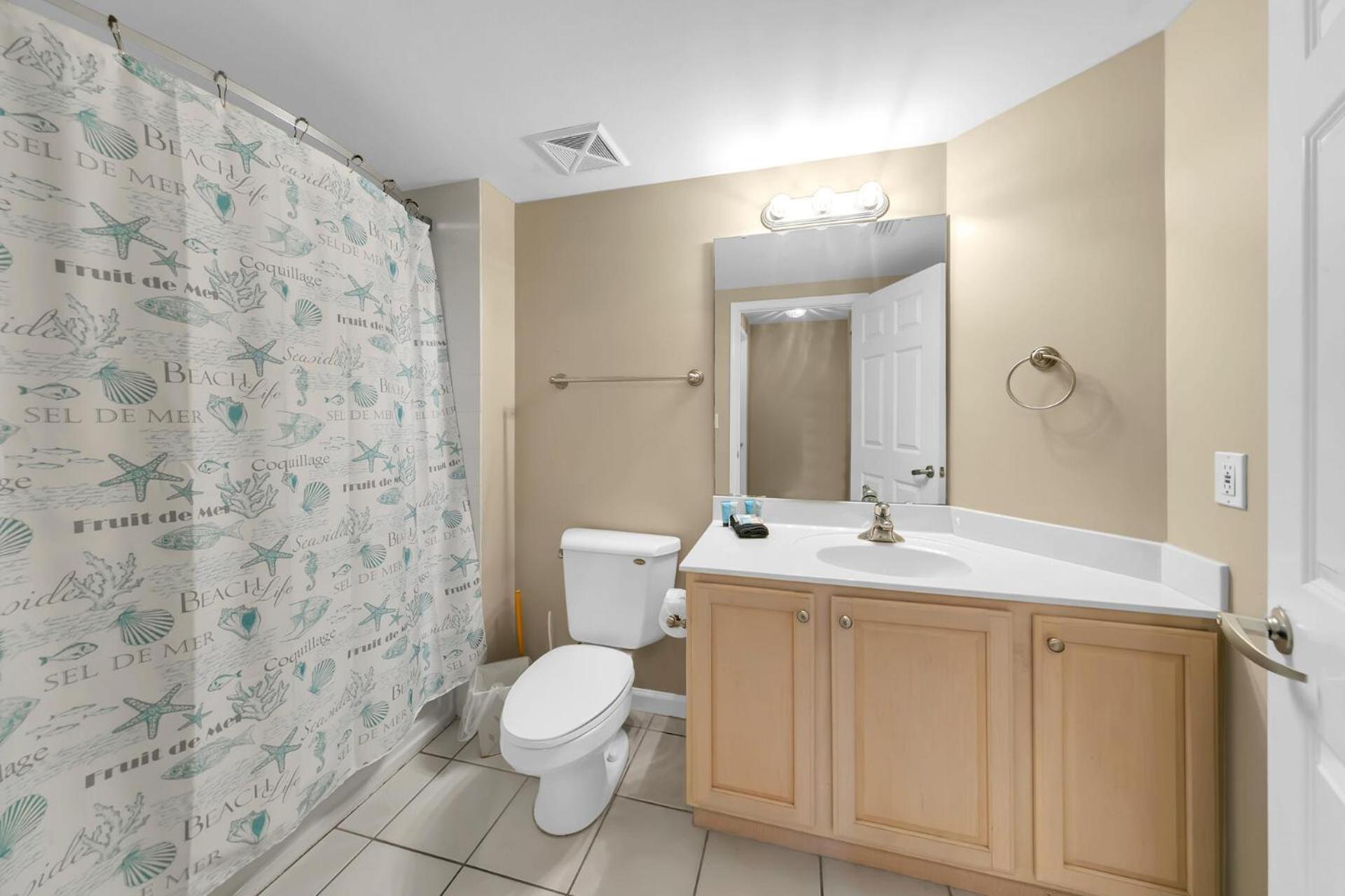 Beautiful Spacious Penthouse 2 Story Front Sleeps 12!