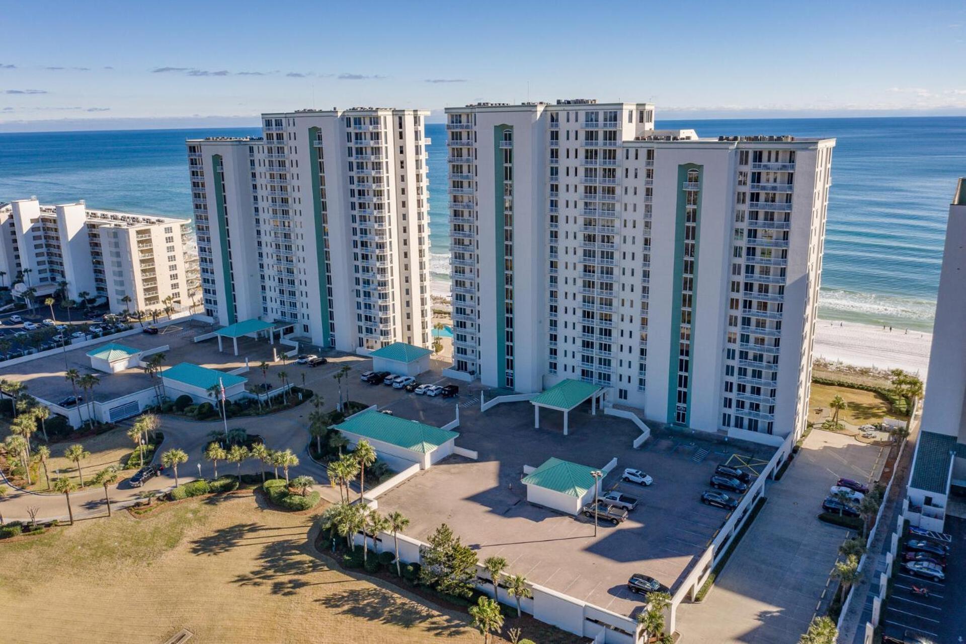 Beautiful Spacious Penthouse 2 Story Front Sleeps 12! Holiday home *