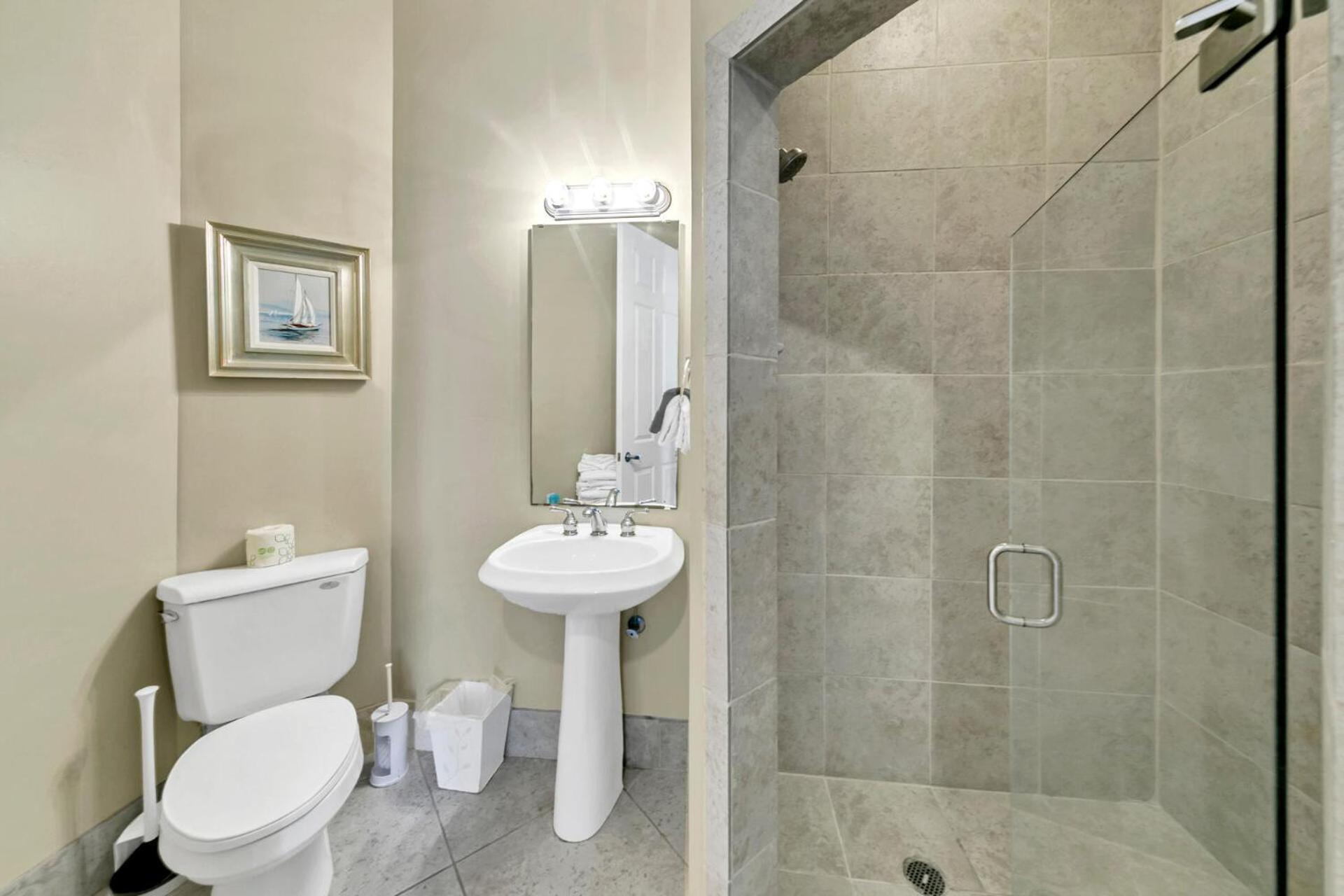 Beautiful Spacious Penthouse 2 Story Front Sleeps 12! Holiday home Destin
