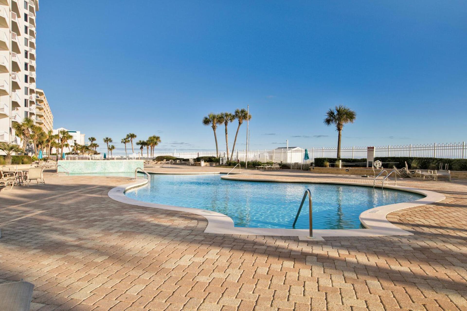 Beautiful Spacious Penthouse 2 Story Front Sleeps 12! *