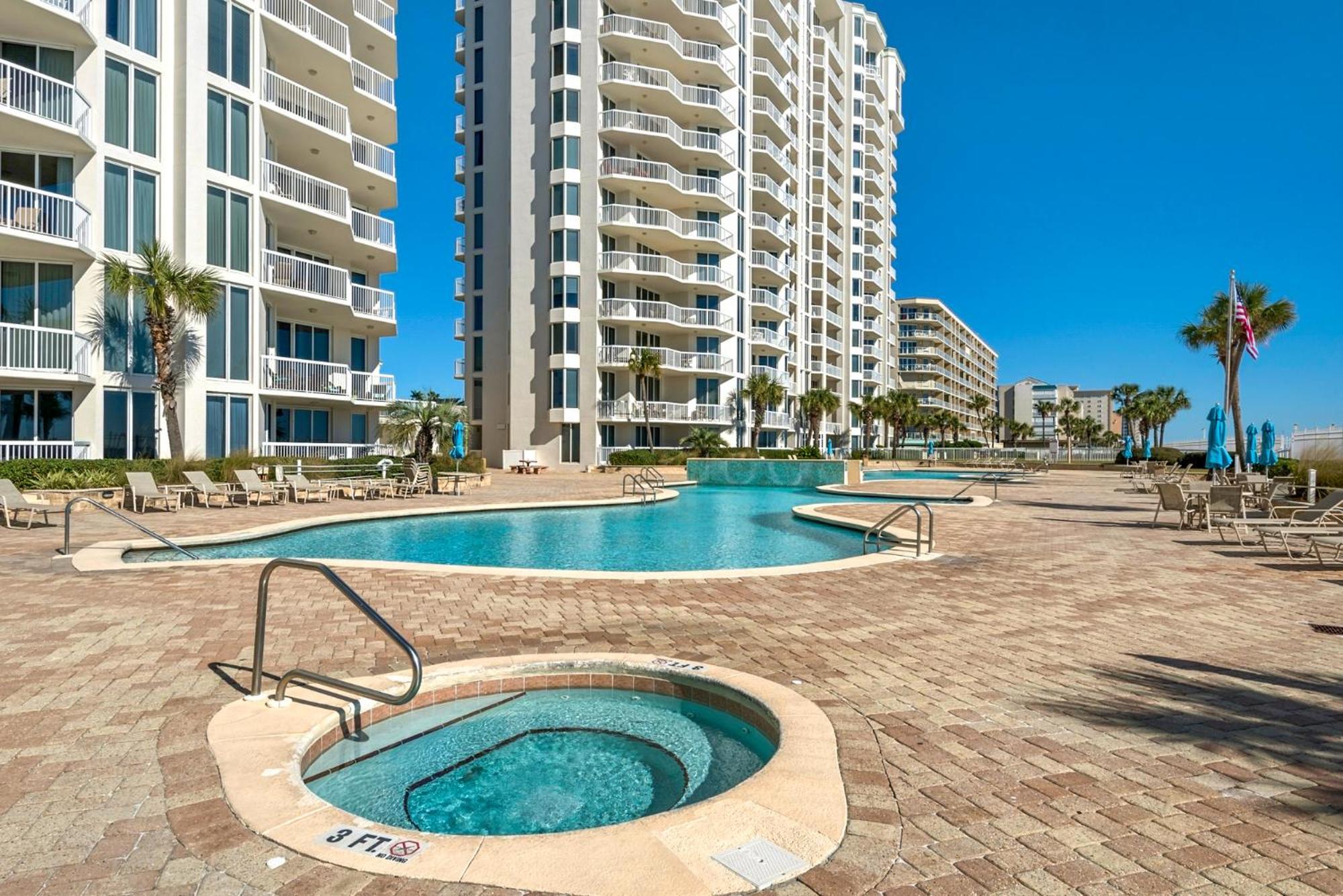 Beautiful Spacious Penthouse 2 Story Front Sleeps 12! Destin