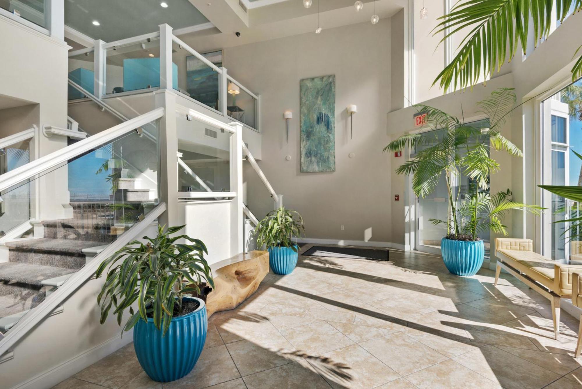 Holiday home Beautiful Spacious Penthouse 2 Story Front Sleeps 12!