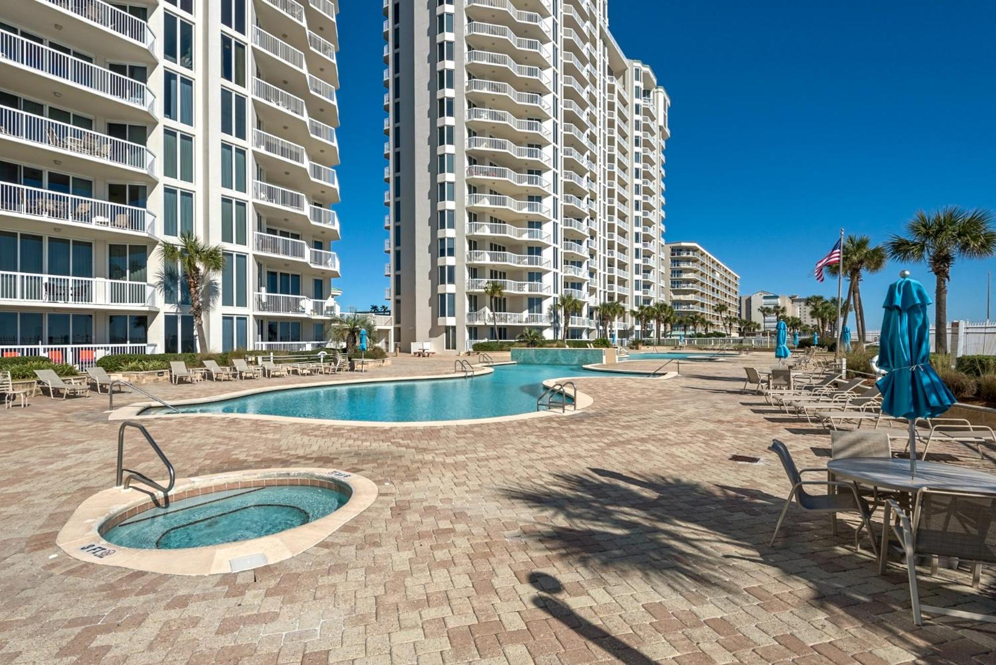 Holiday home Beautiful Spacious Penthouse 2 Story Front Sleeps 12! *