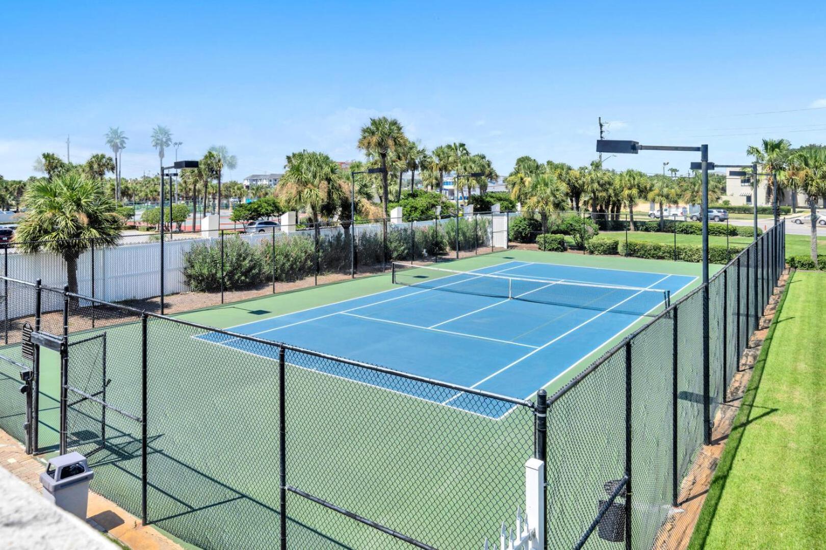 Beautiful Spacious Penthouse 2 Story Front Sleeps 12! *