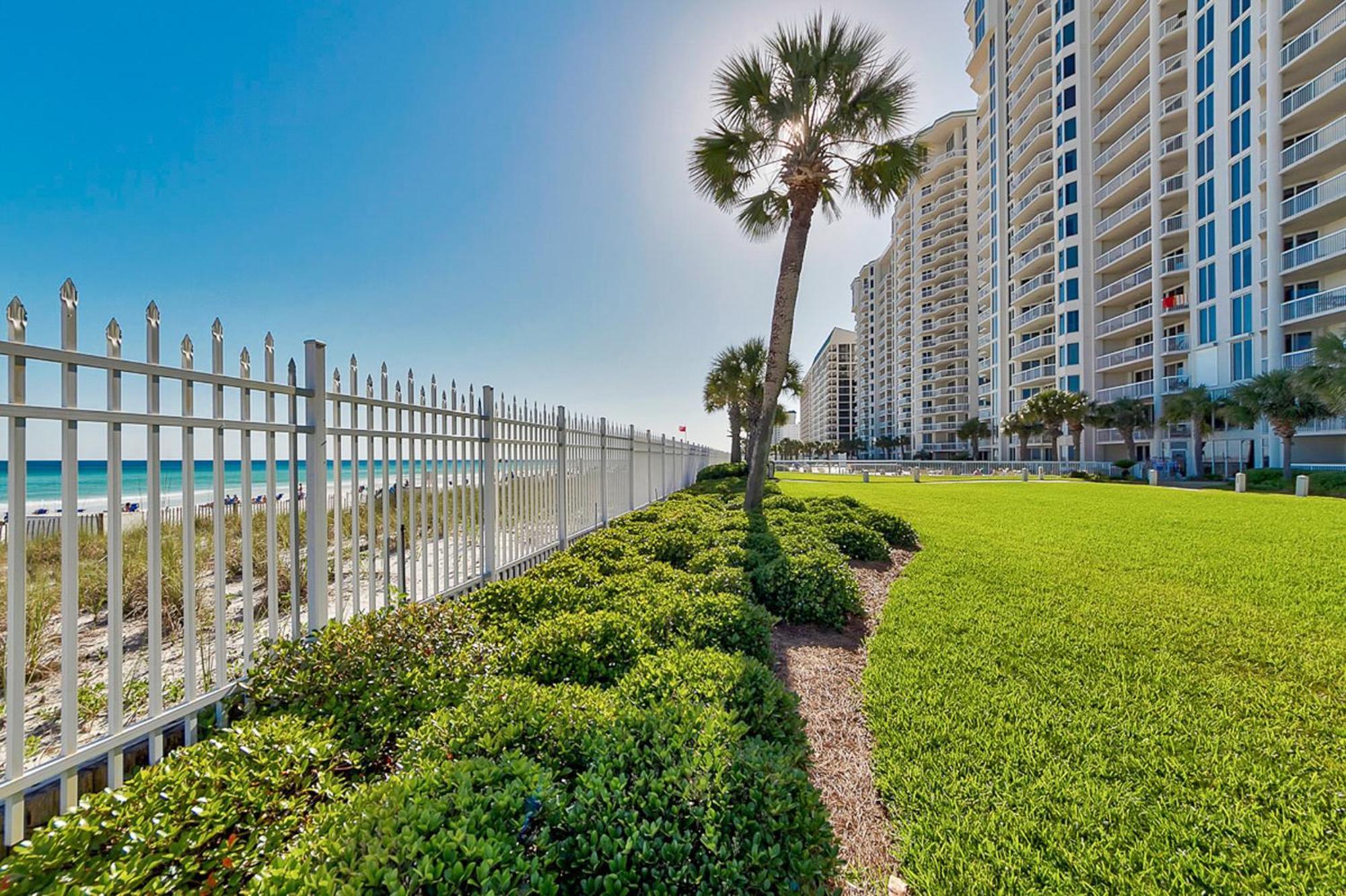 Beautiful Spacious Penthouse 2 Story Front Sleeps 12! * Destin