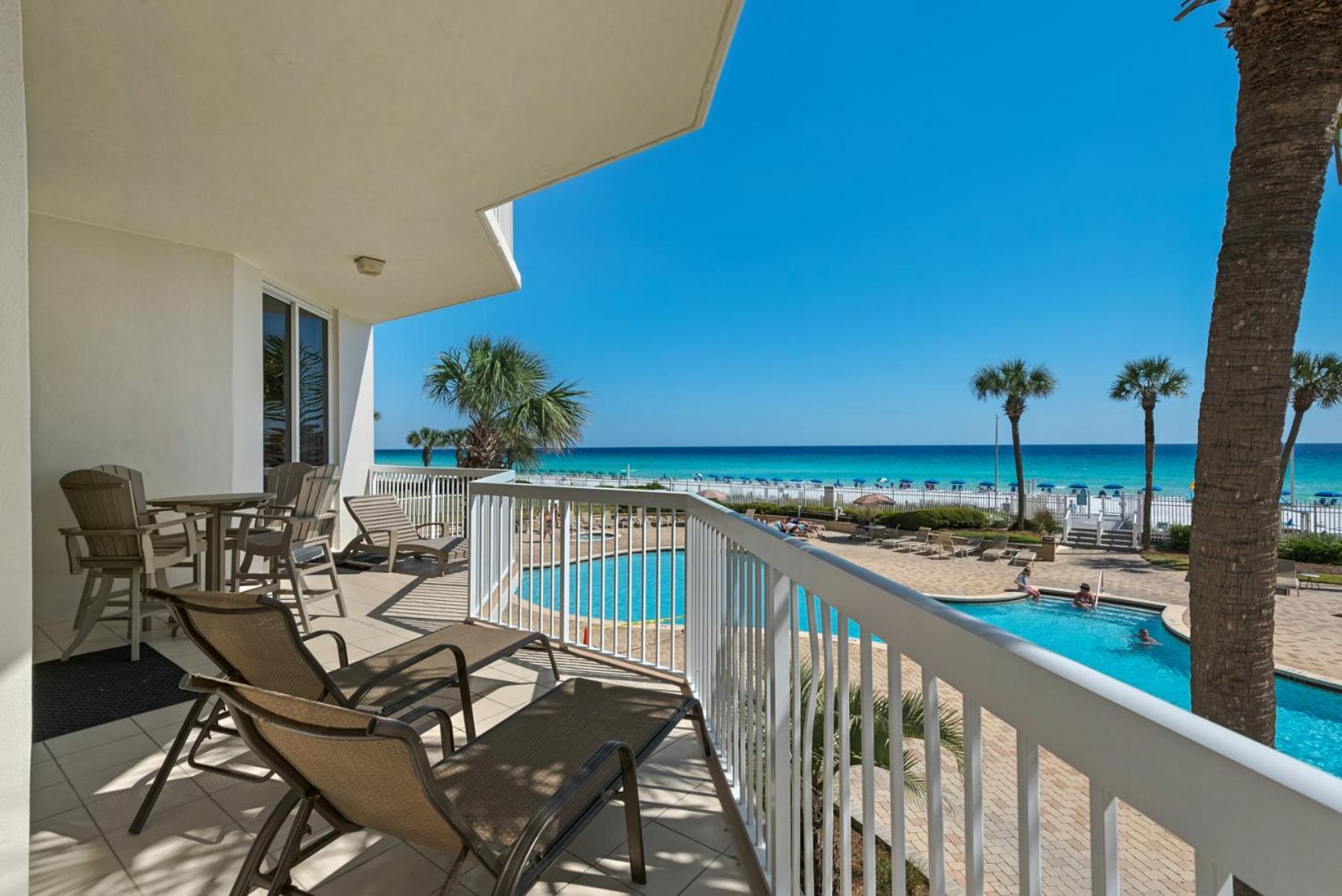 Beautiful Spacious Penthouse 2 Story Front Sleeps 12! Holiday home Destin