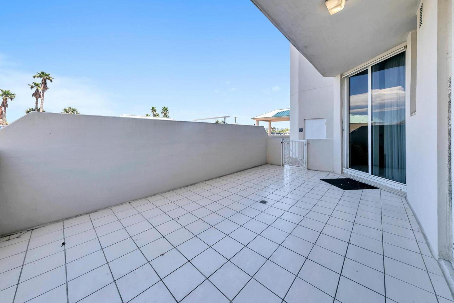 Holiday home Beautiful Spacious Penthouse 2 Story Front Sleeps 12! Destin