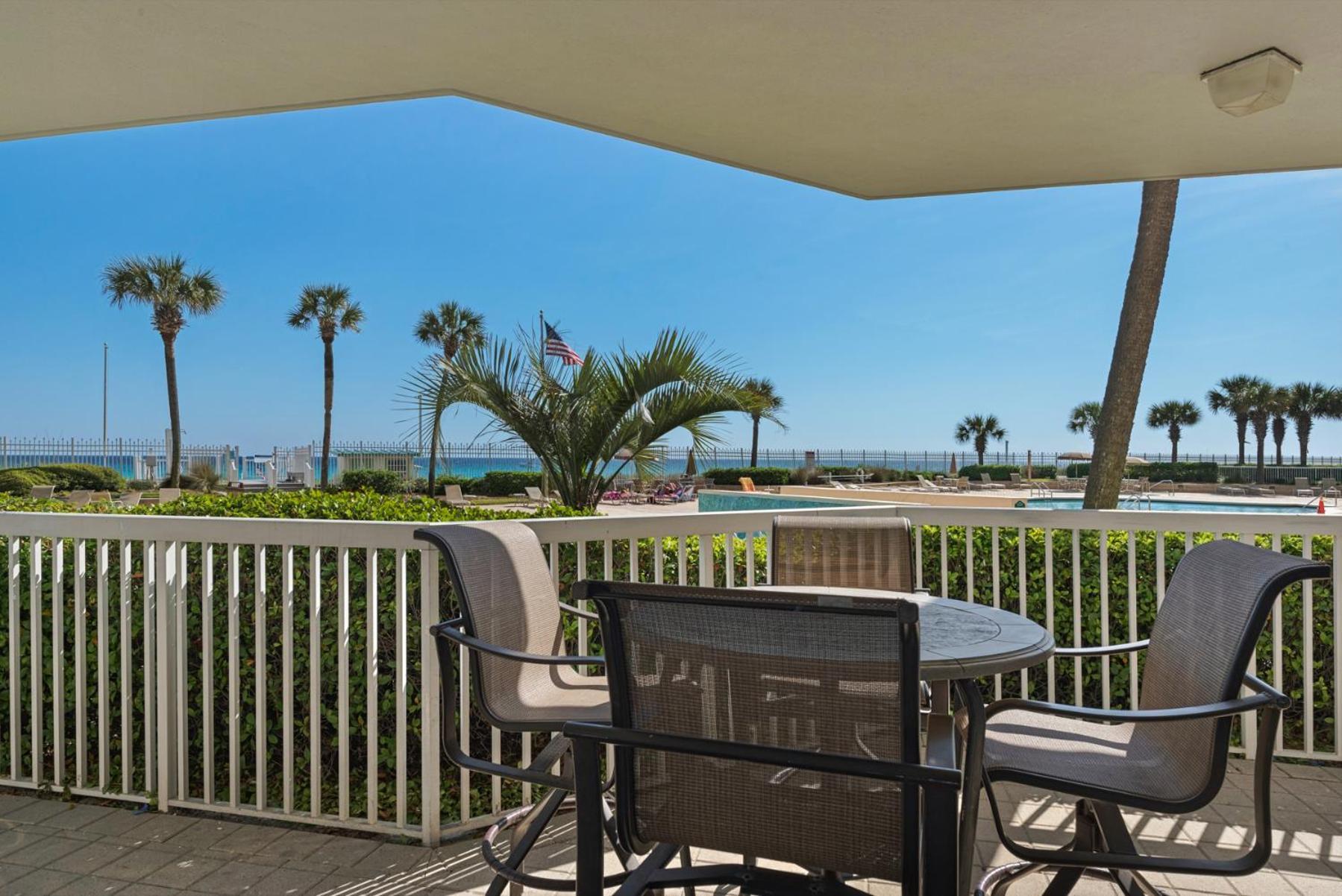 Beautiful Spacious Penthouse 2 Story Front Sleeps 12! *