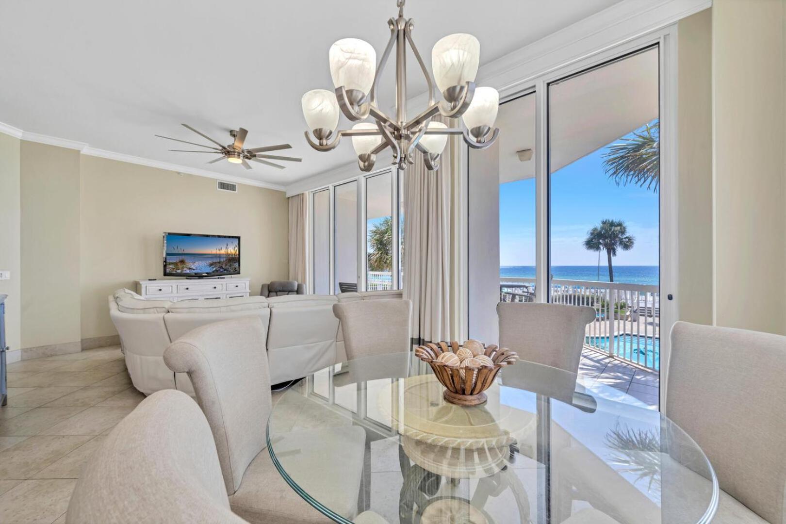 Beautiful Spacious Penthouse 2 Story Front Sleeps 12! Holiday home Destin