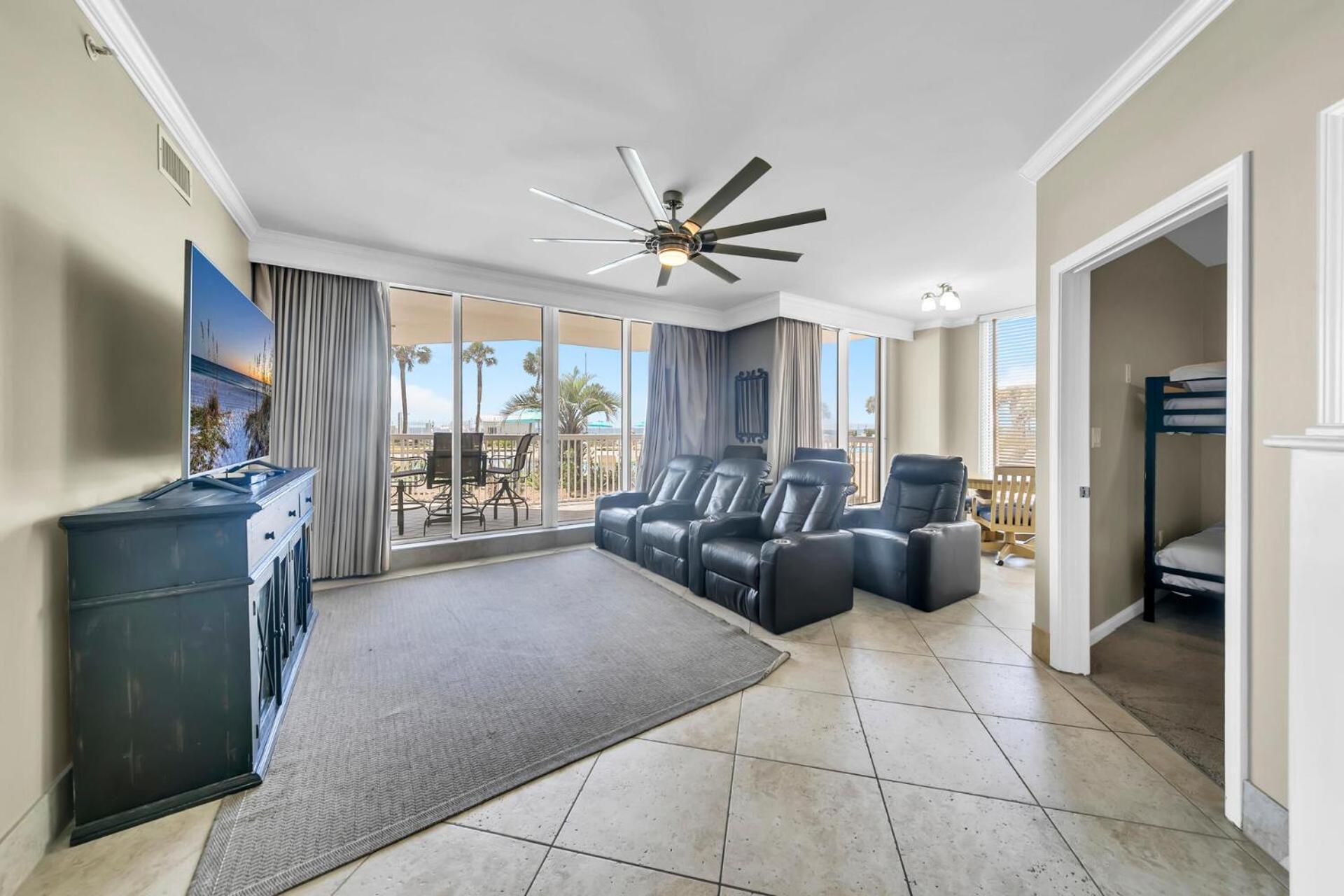 Beautiful Spacious Penthouse 2 Story Front Sleeps 12!
