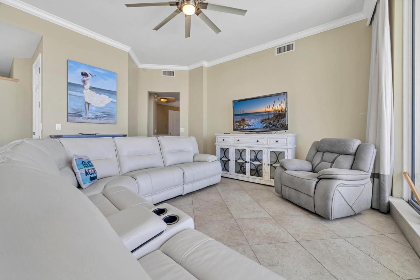 Holiday home Beautiful Spacious Penthouse 2 Story Front Sleeps 12! *