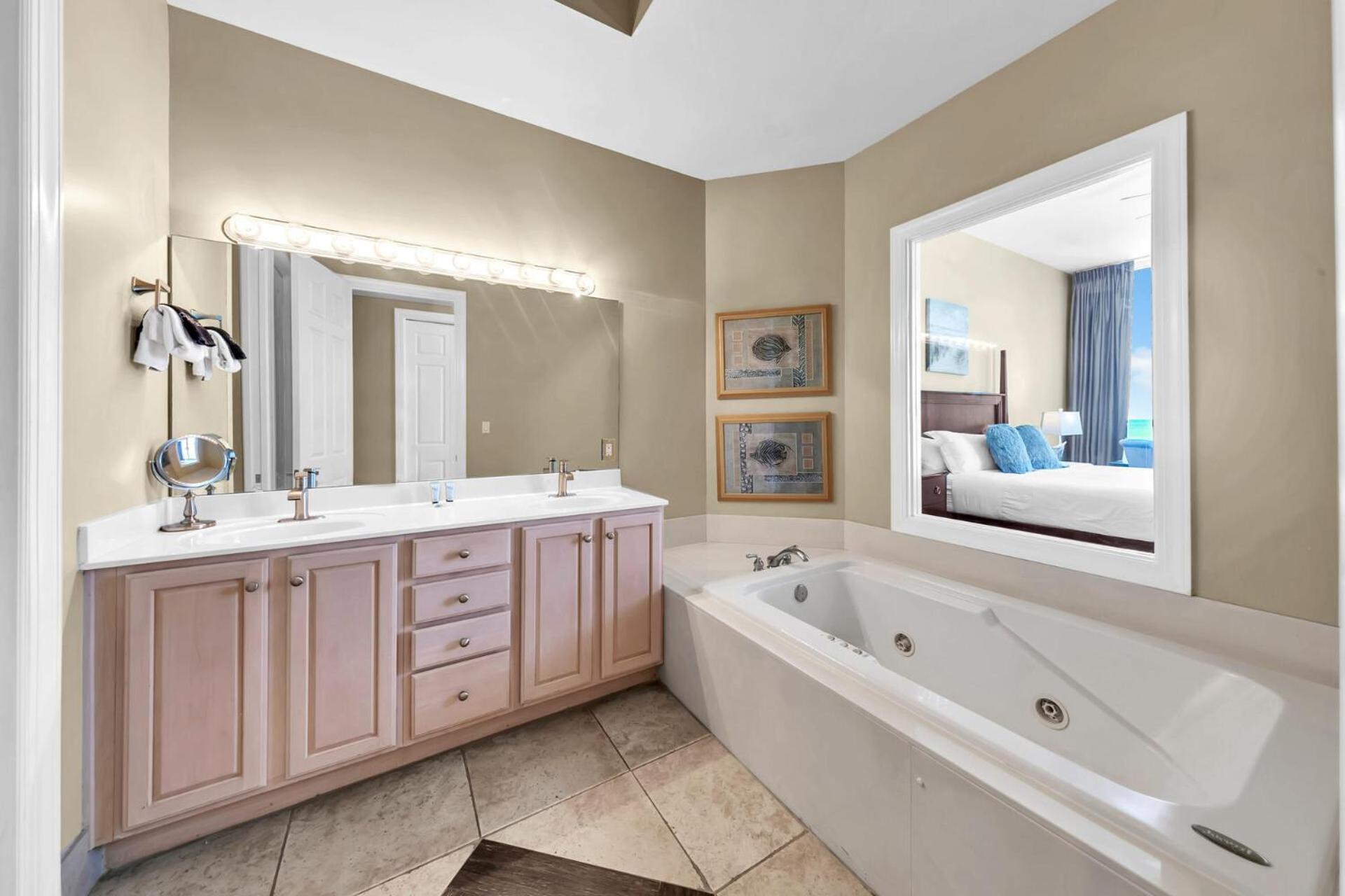Holiday home Beautiful Spacious Penthouse 2 Story Front Sleeps 12! Destin