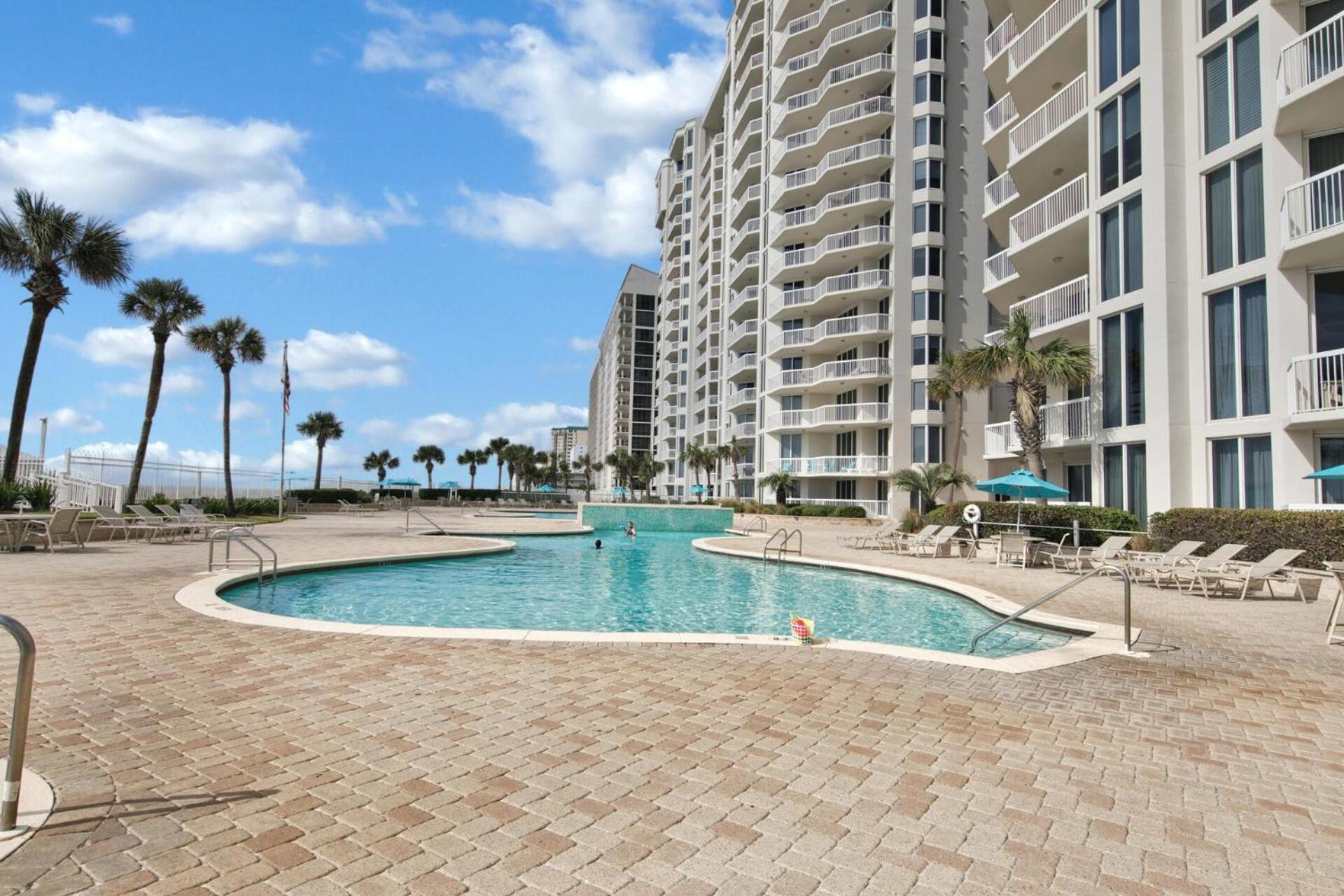 Beautiful Spacious Penthouse 2 Story Front Sleeps 12! *
