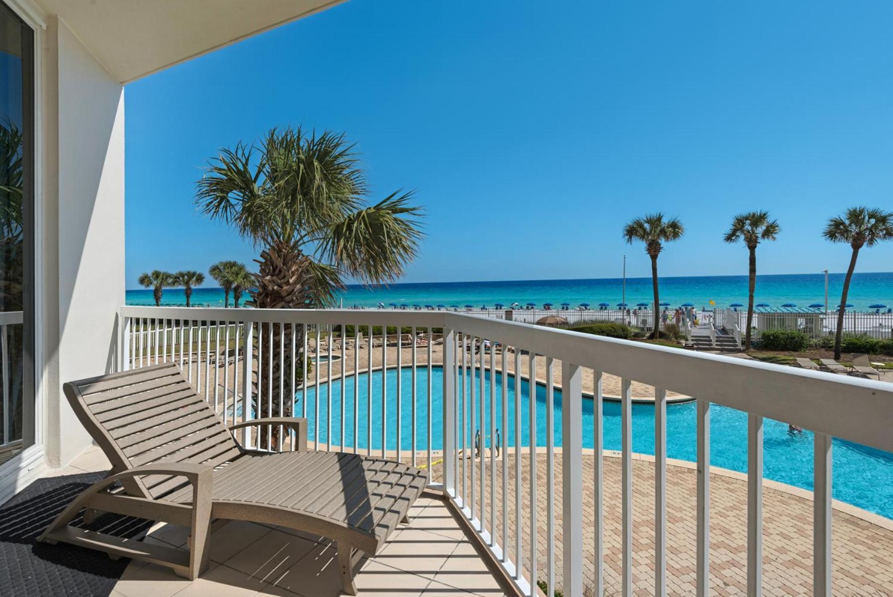 Beautiful Spacious Penthouse 2 Story Front Sleeps 12! Destin