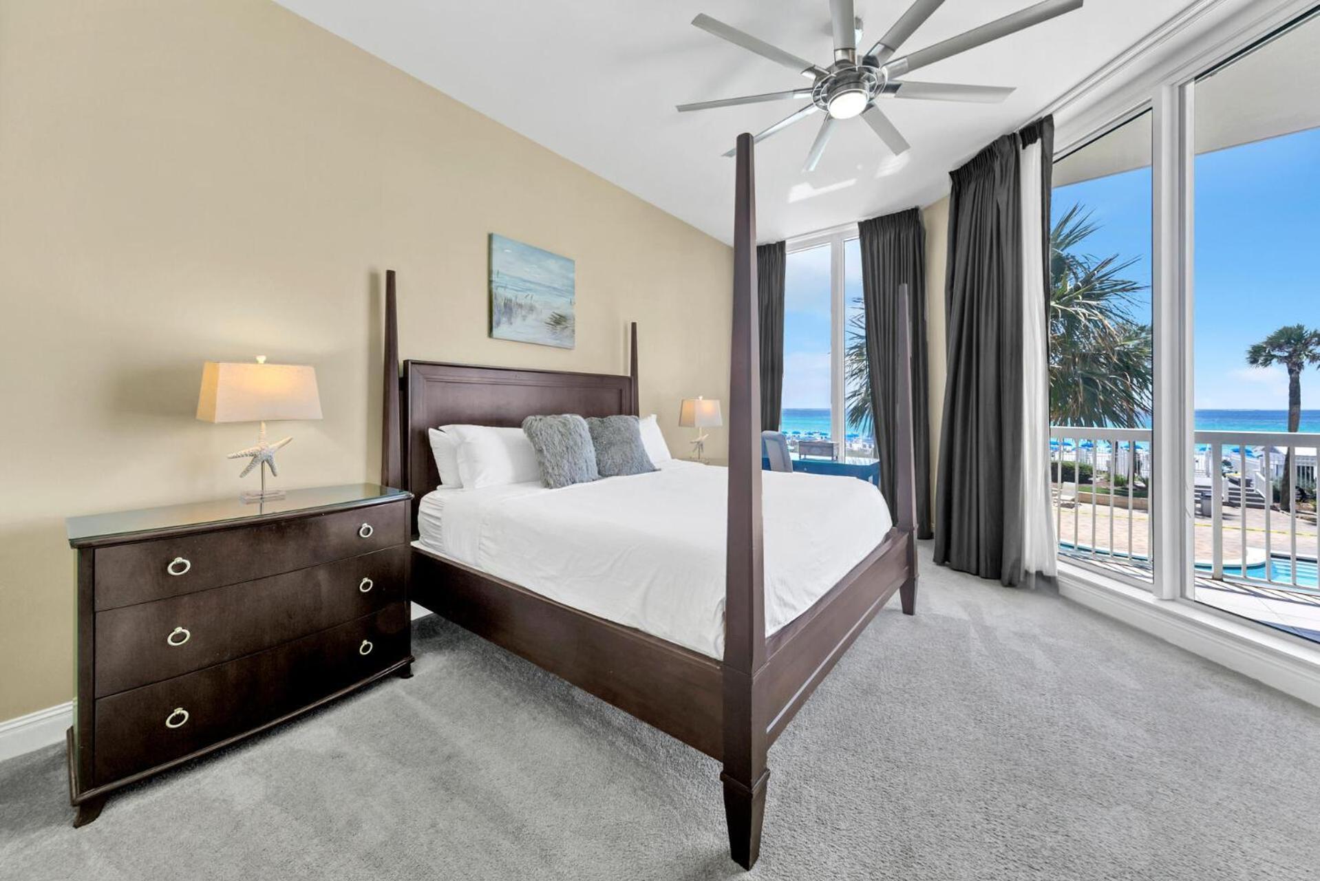 Beautiful Spacious Penthouse 2 Story Front Sleeps 12!