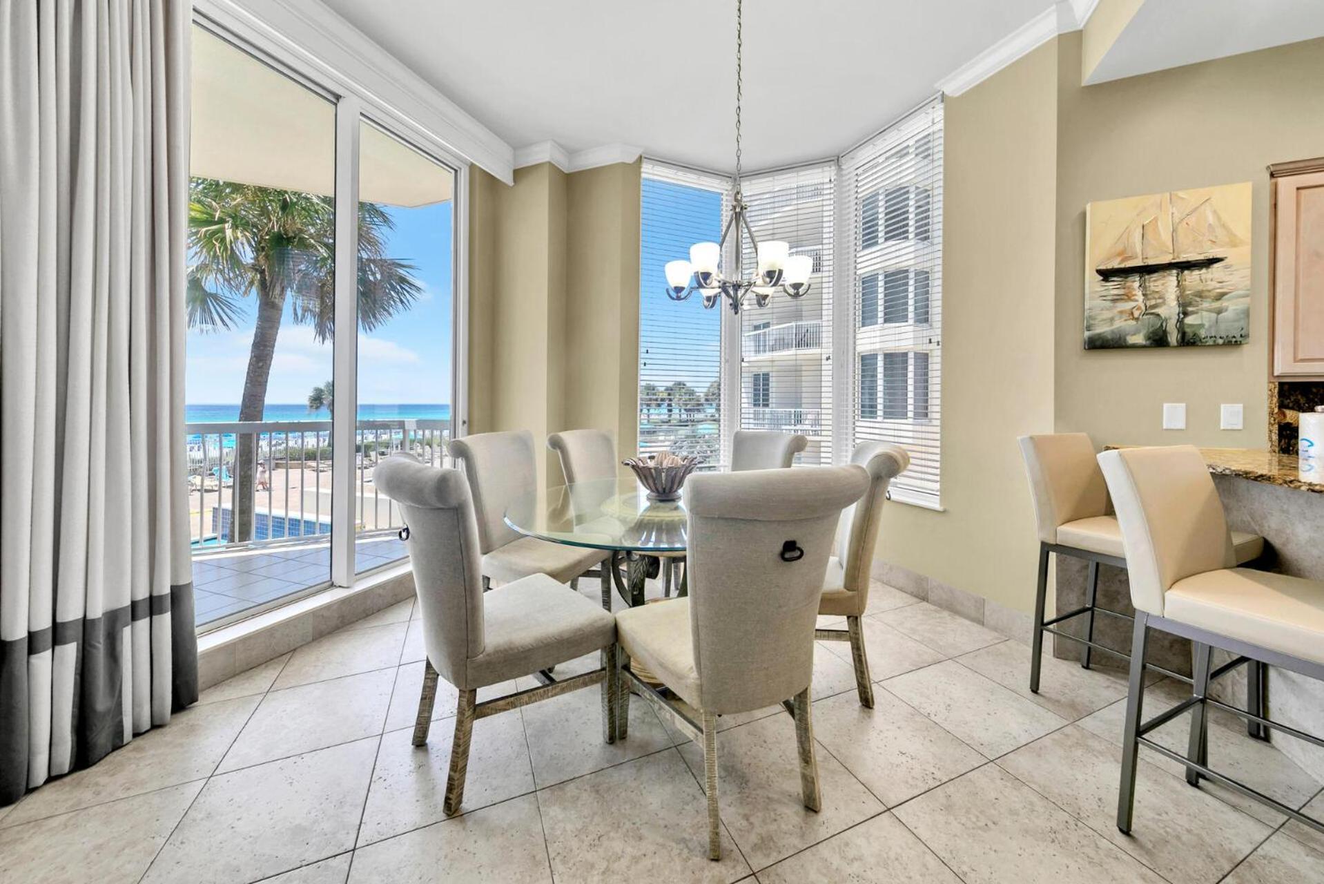 Beautiful Spacious Penthouse 2 Story Front Sleeps 12! * Destin
