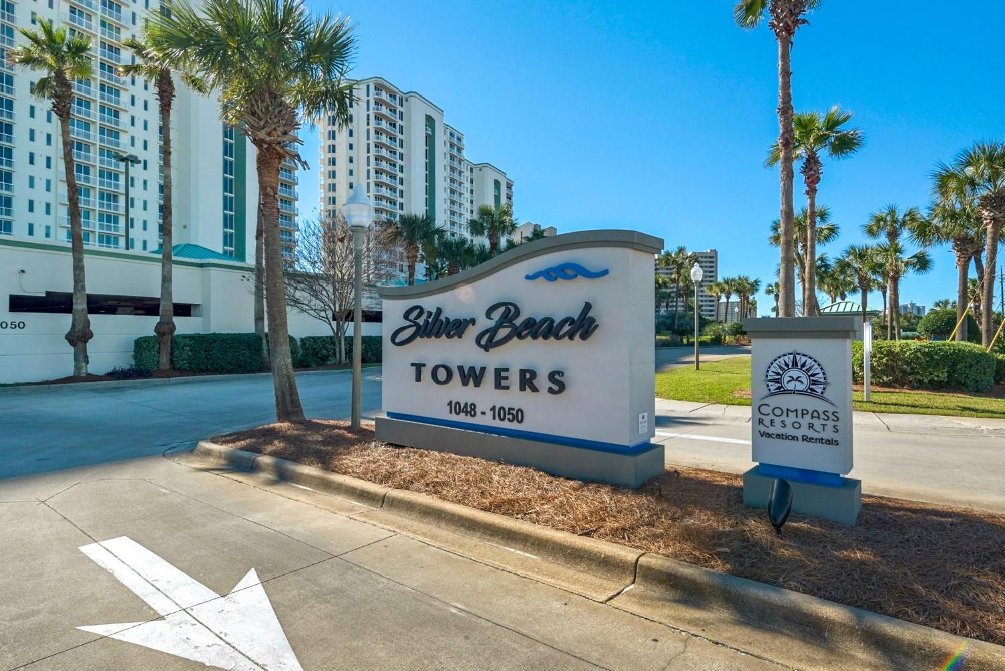 Beautiful Spacious Penthouse 2 Story Front Sleeps 12!