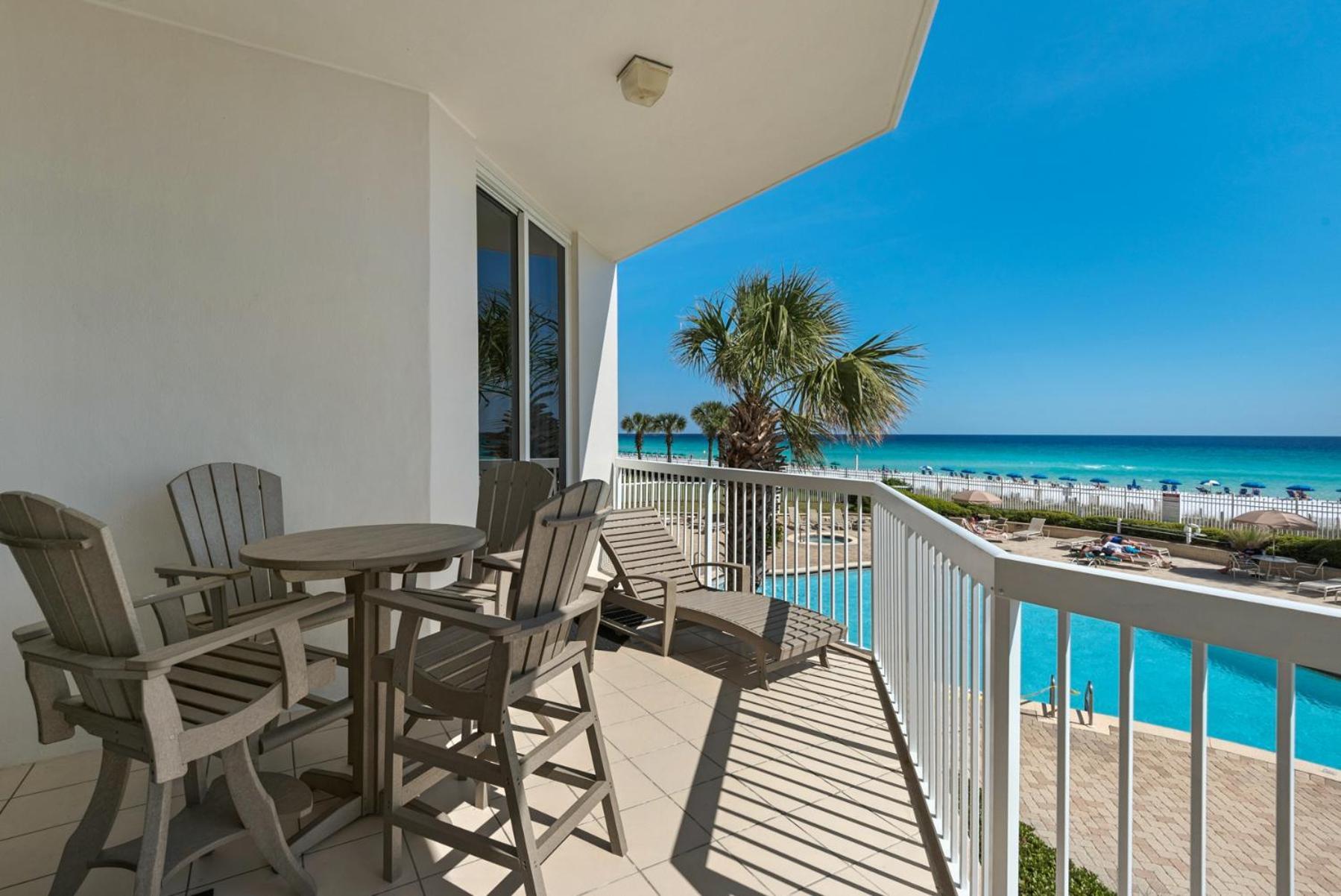 Beautiful Spacious Penthouse 2 Story Front Sleeps 12! * Destin